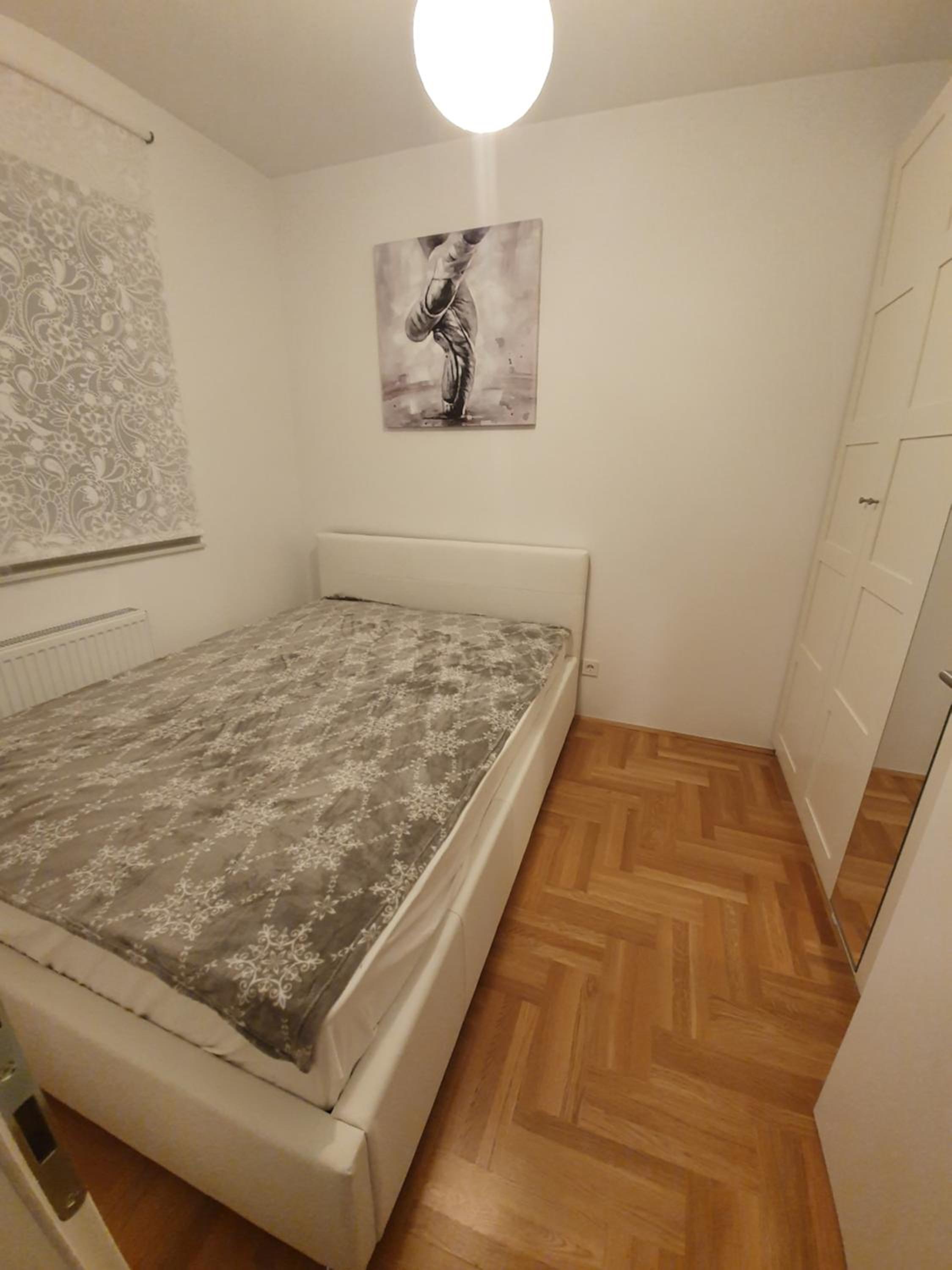 One-Bedroom Apartment - Photo 1