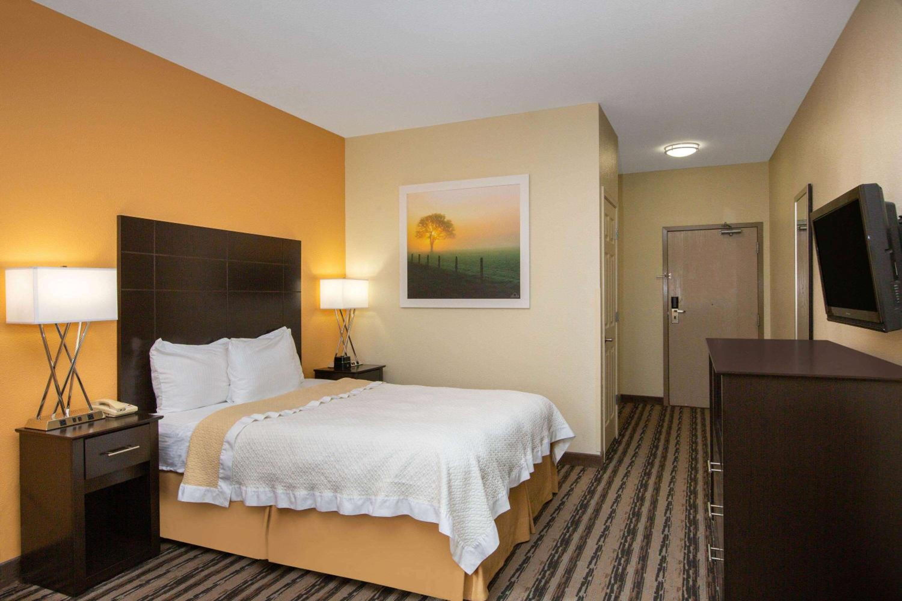 Queen Room - Mobility Access/Non-Smoking - Photo 5