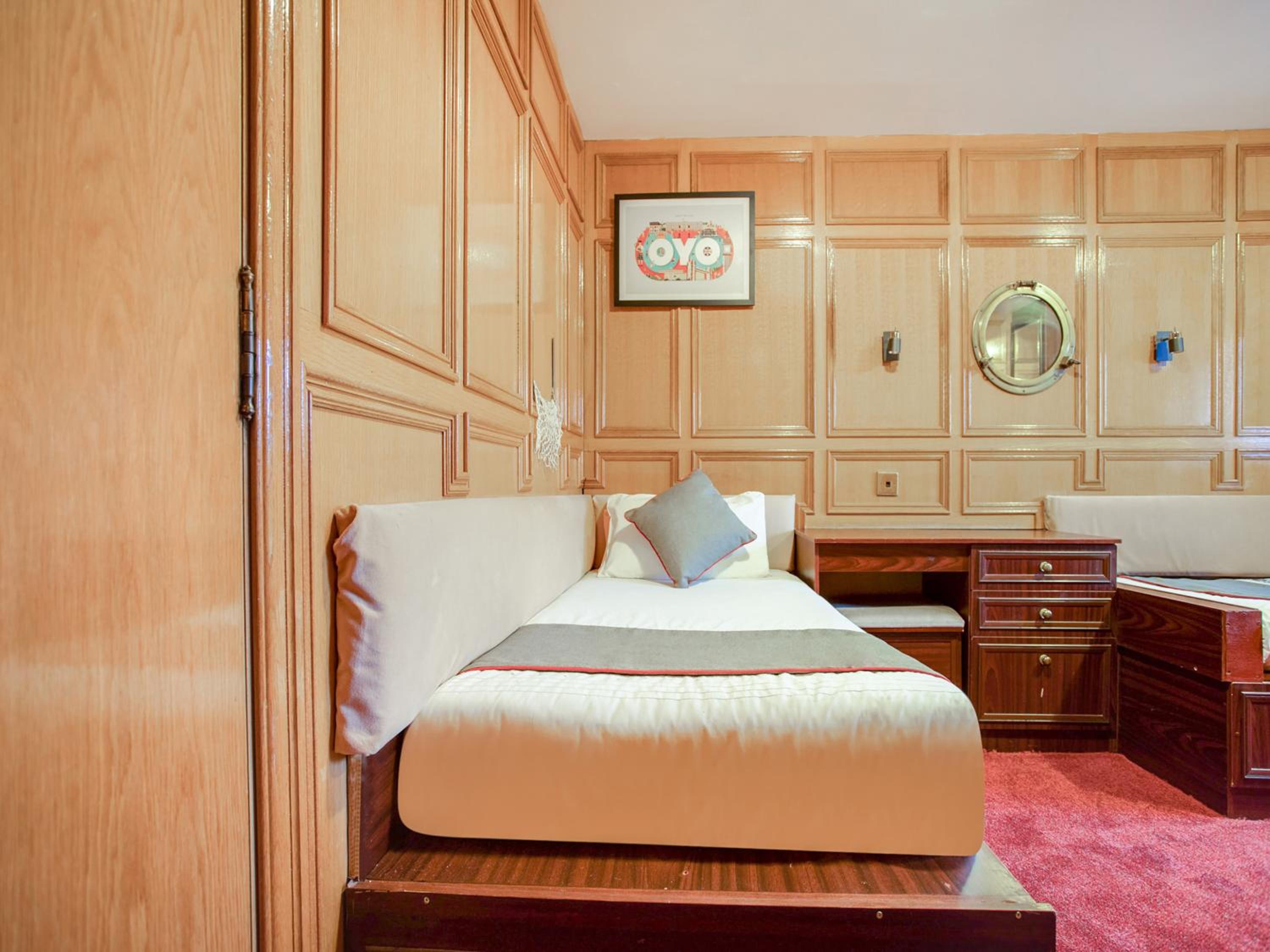 Standard Twin Room photo 2