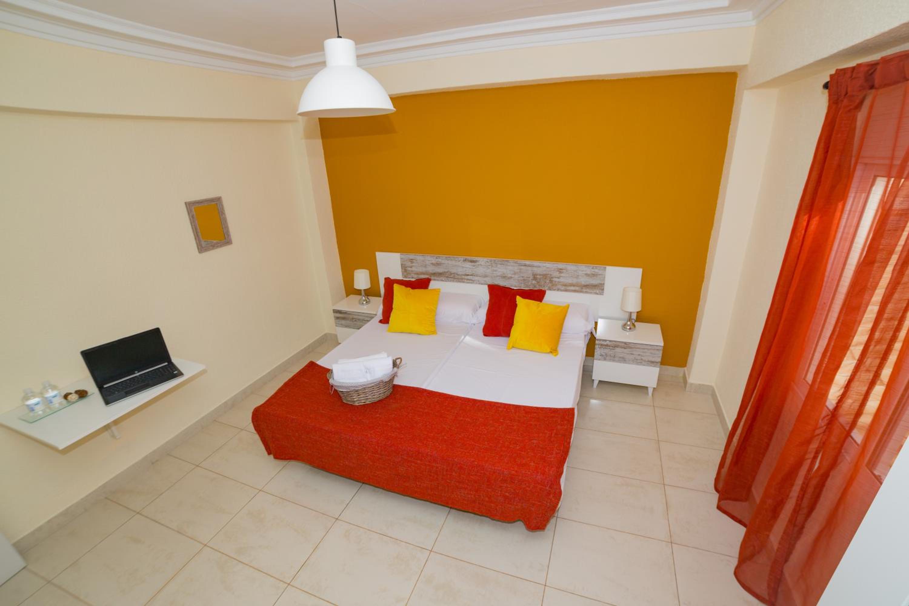 Habitación Estándar con Dos Camas y Baño Compartido