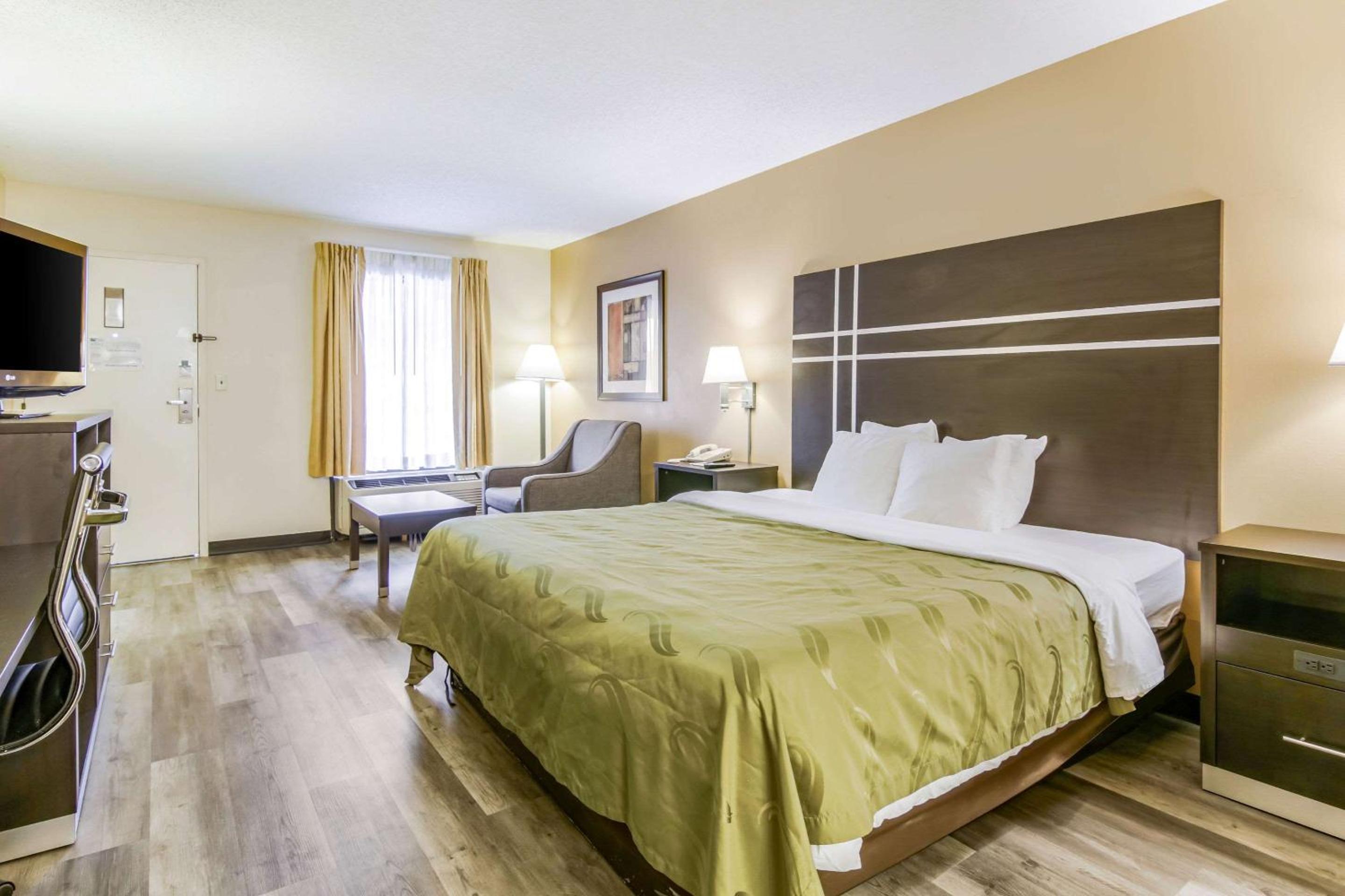 King Room - Non-Smoking - Photo 1