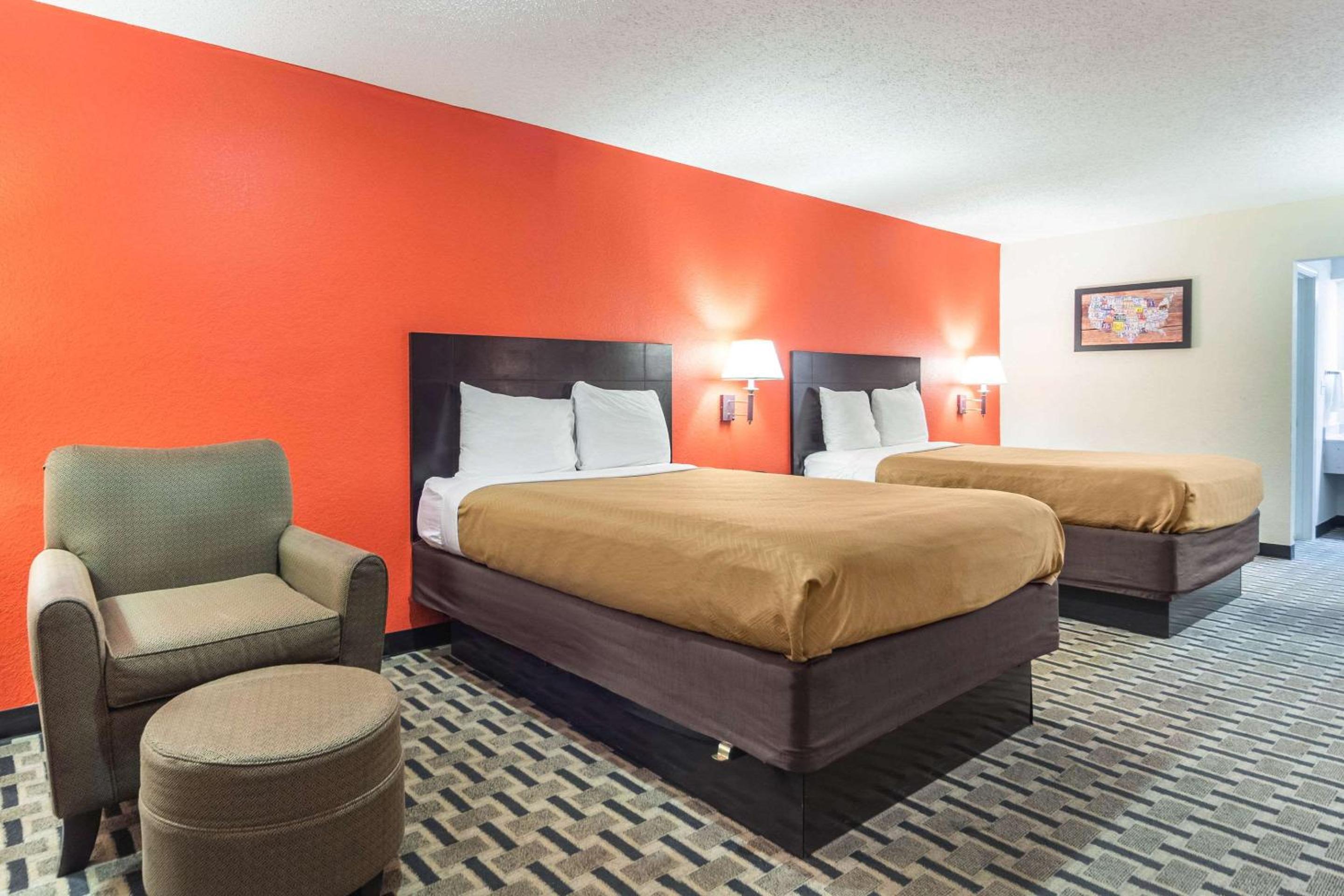 Double Room with Two Double Beds - Smoking photo 2