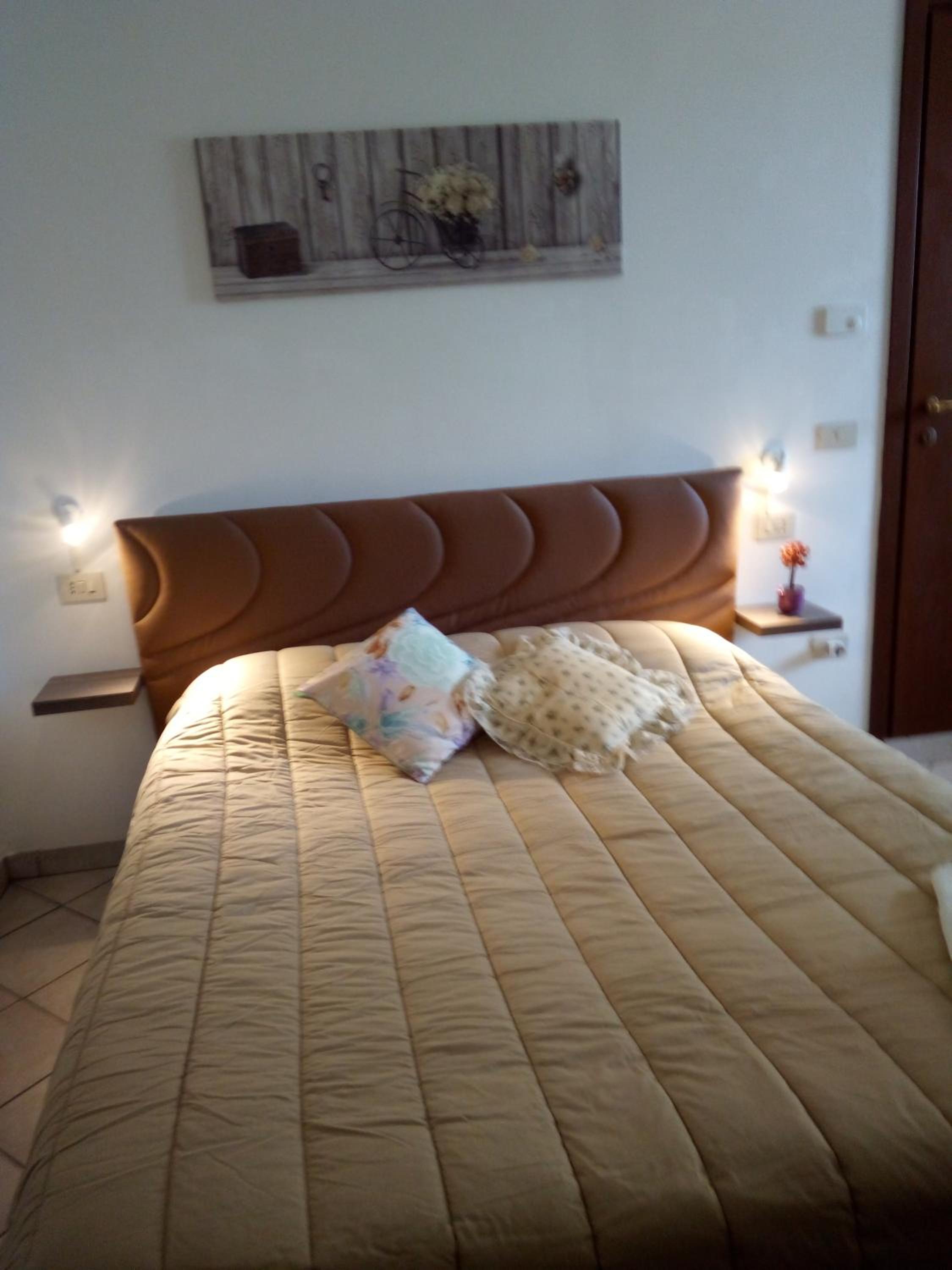 Double Room with Private Bathroom - Photo 1