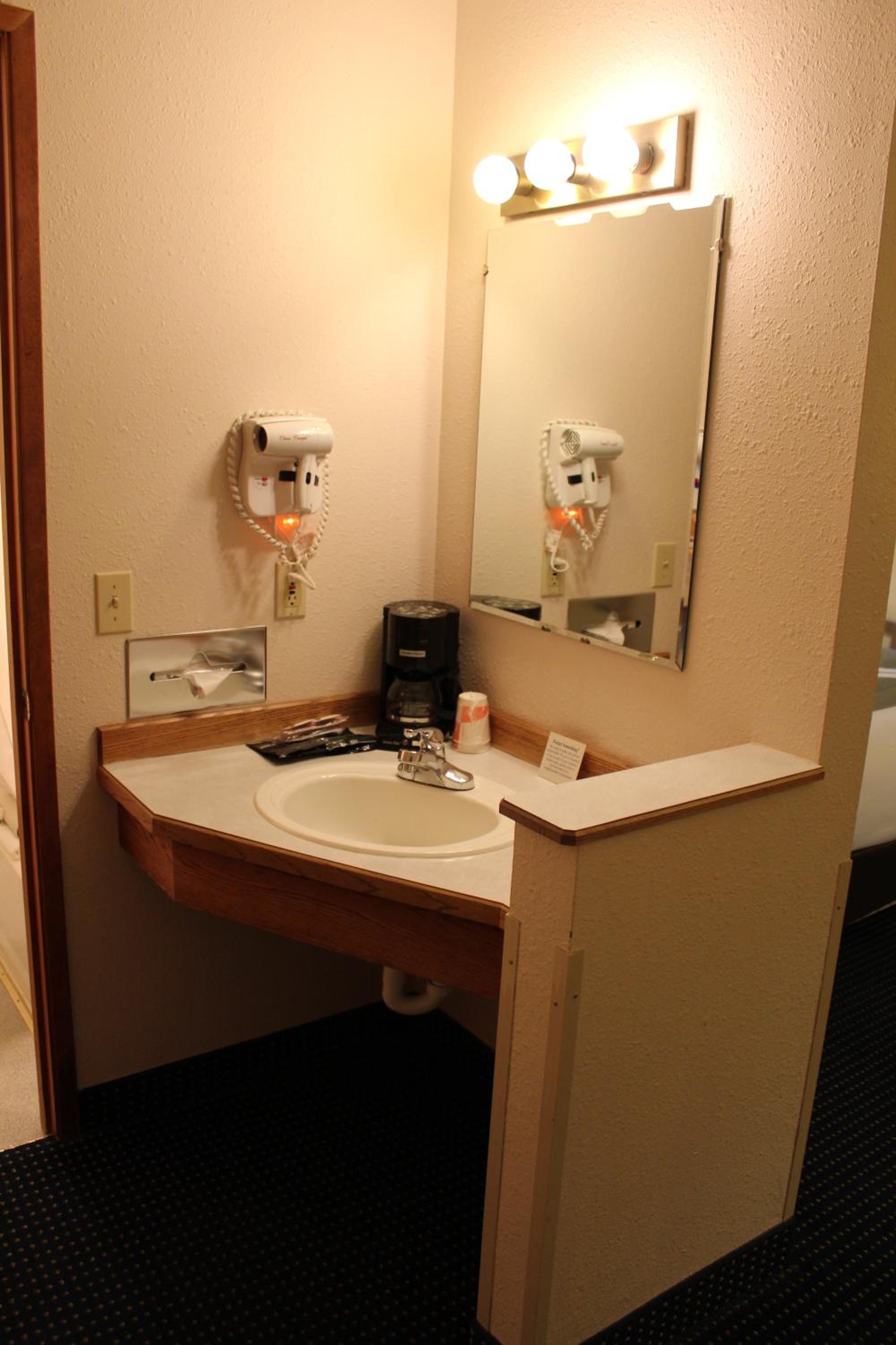 Queen Room - Non-Smoking