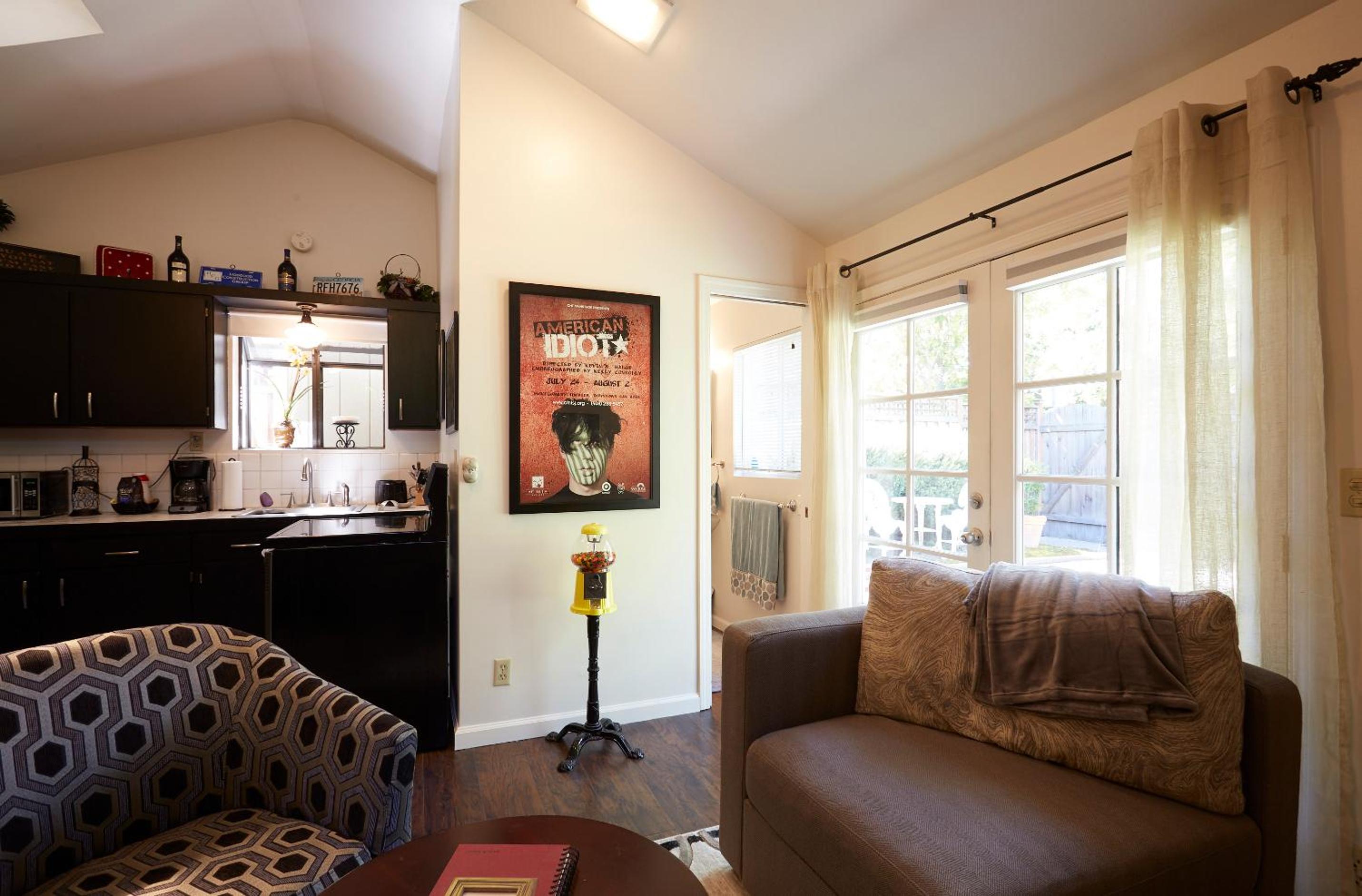 Queen Room with Two Queen Beds photo 3