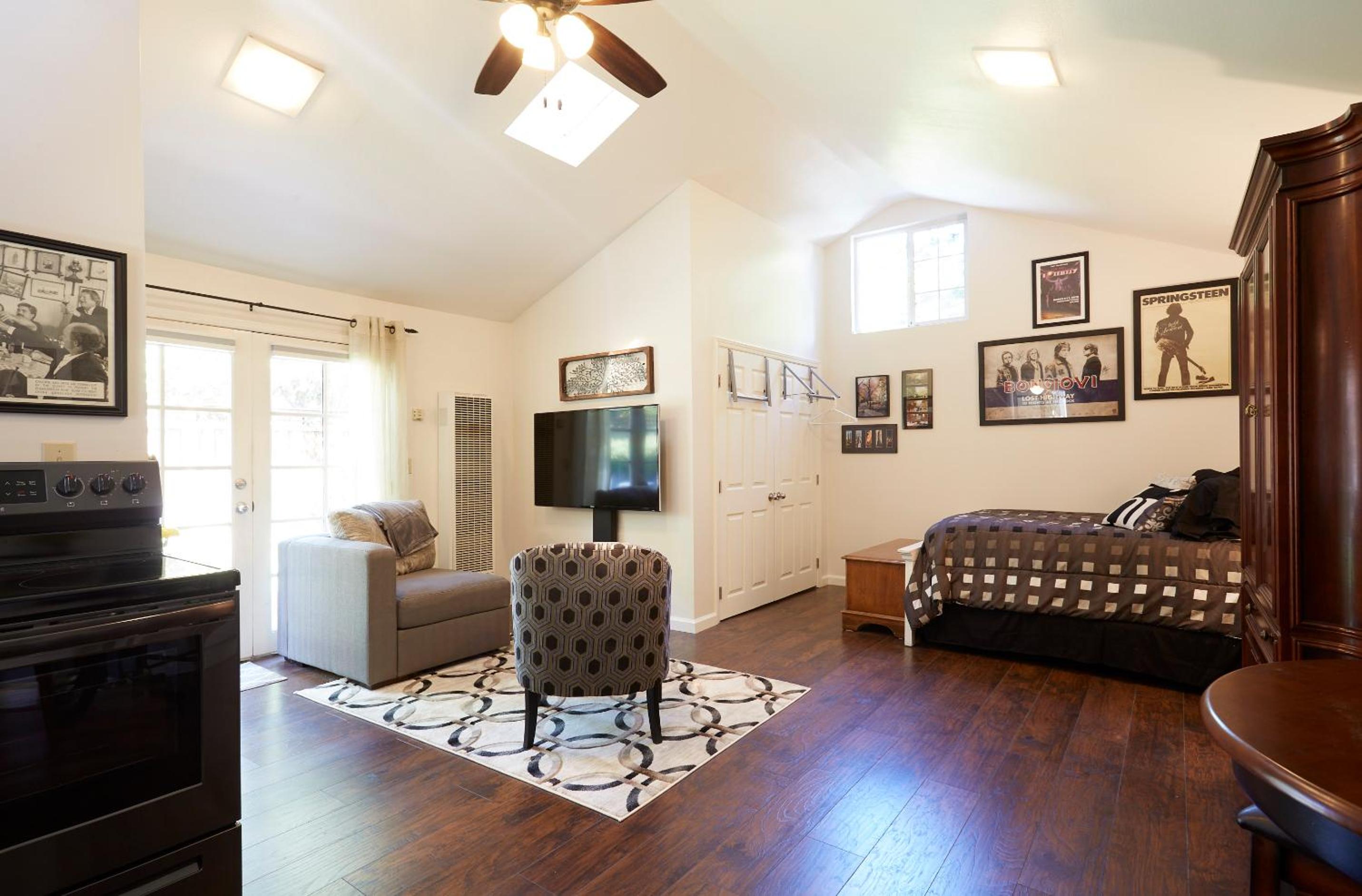 Queen Room with Two Queen Beds photo 2