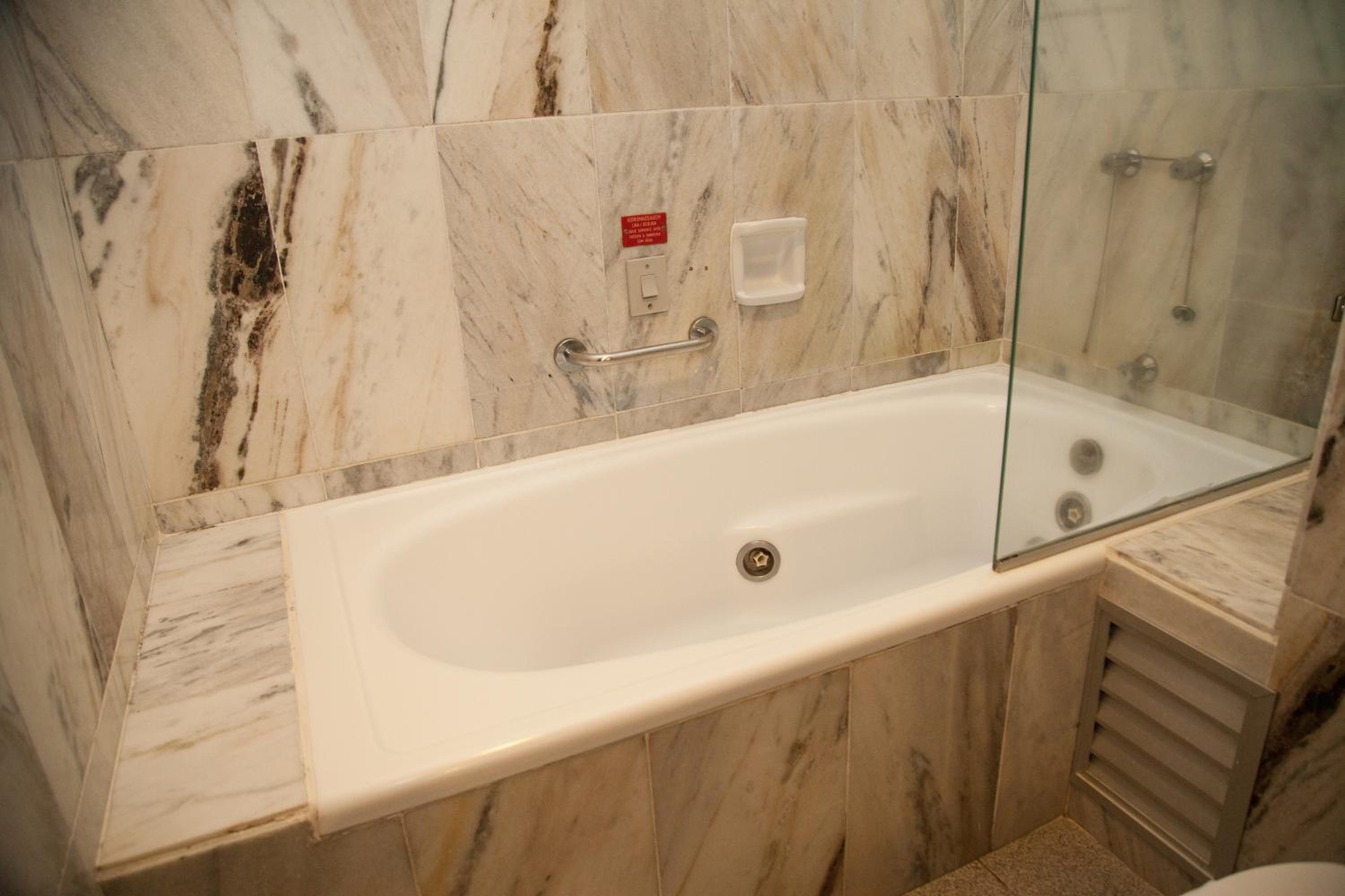 Luxury Room - Photo 5