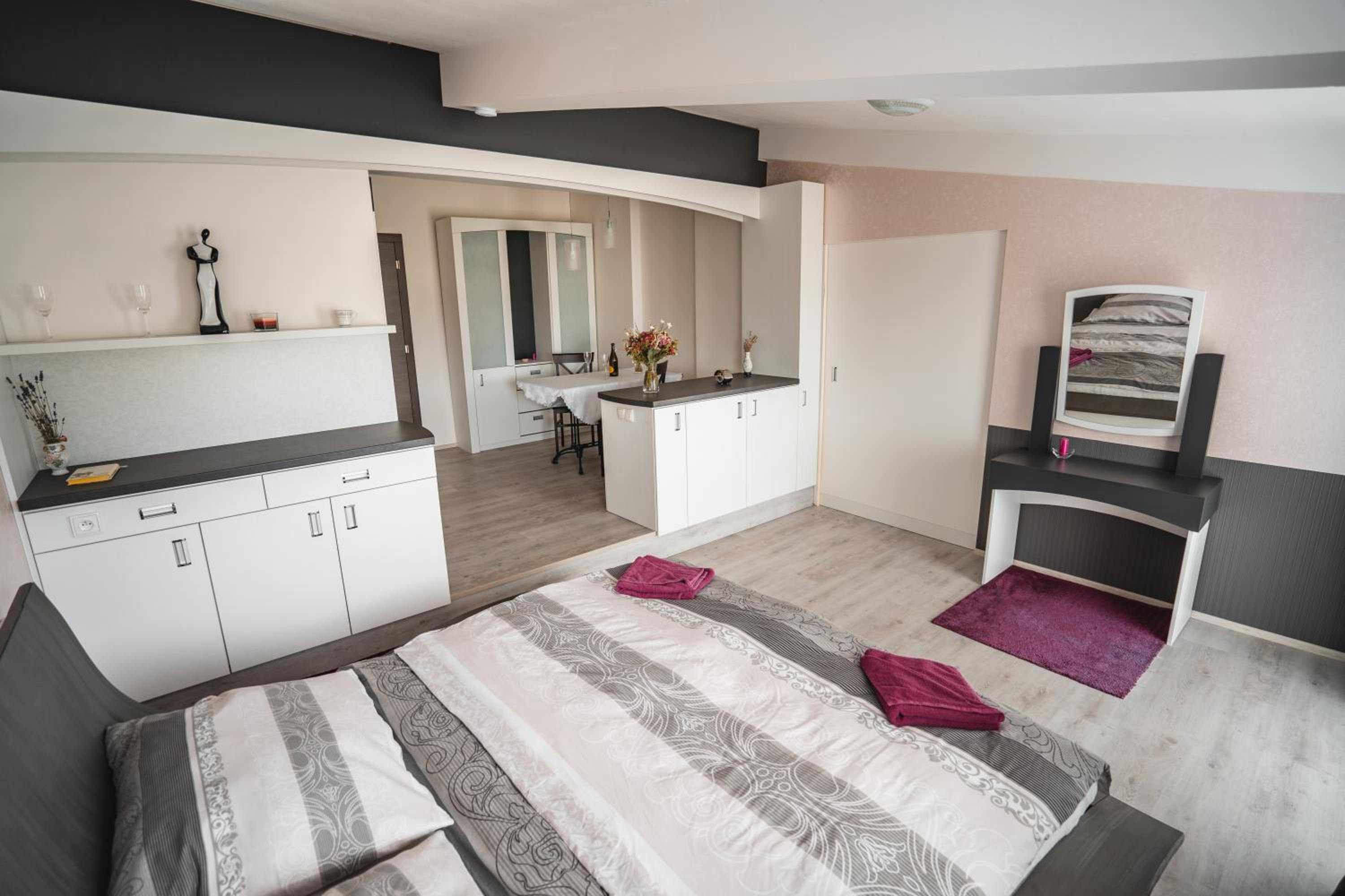 Large Double Room photo 2