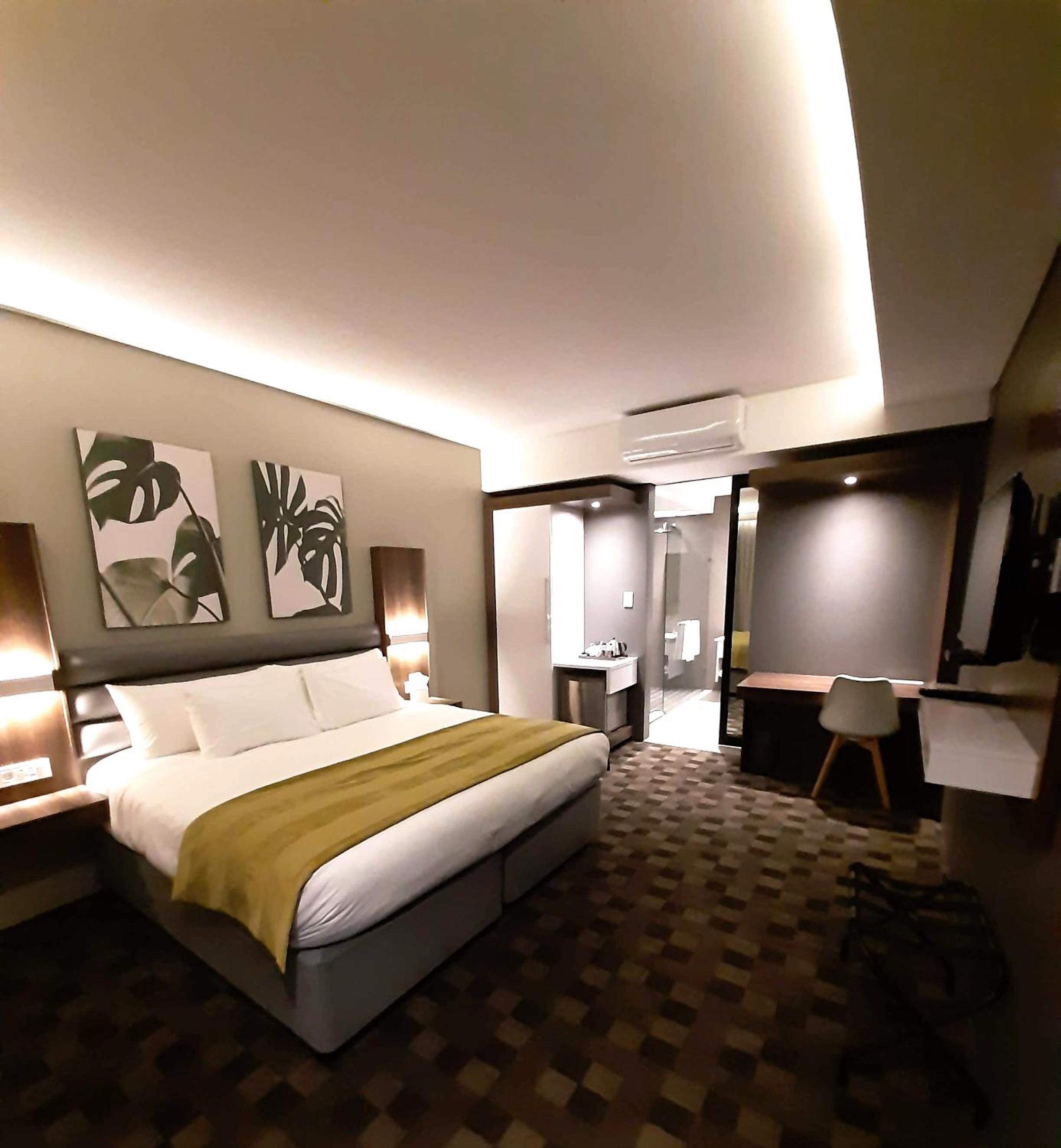 Deluxe King Room