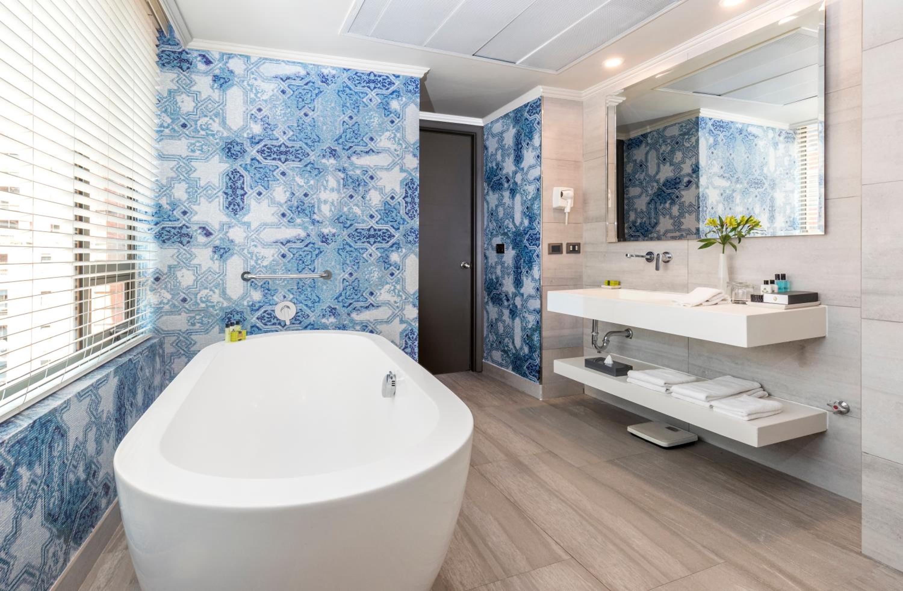 One-Bedroom Suite - Photo 7