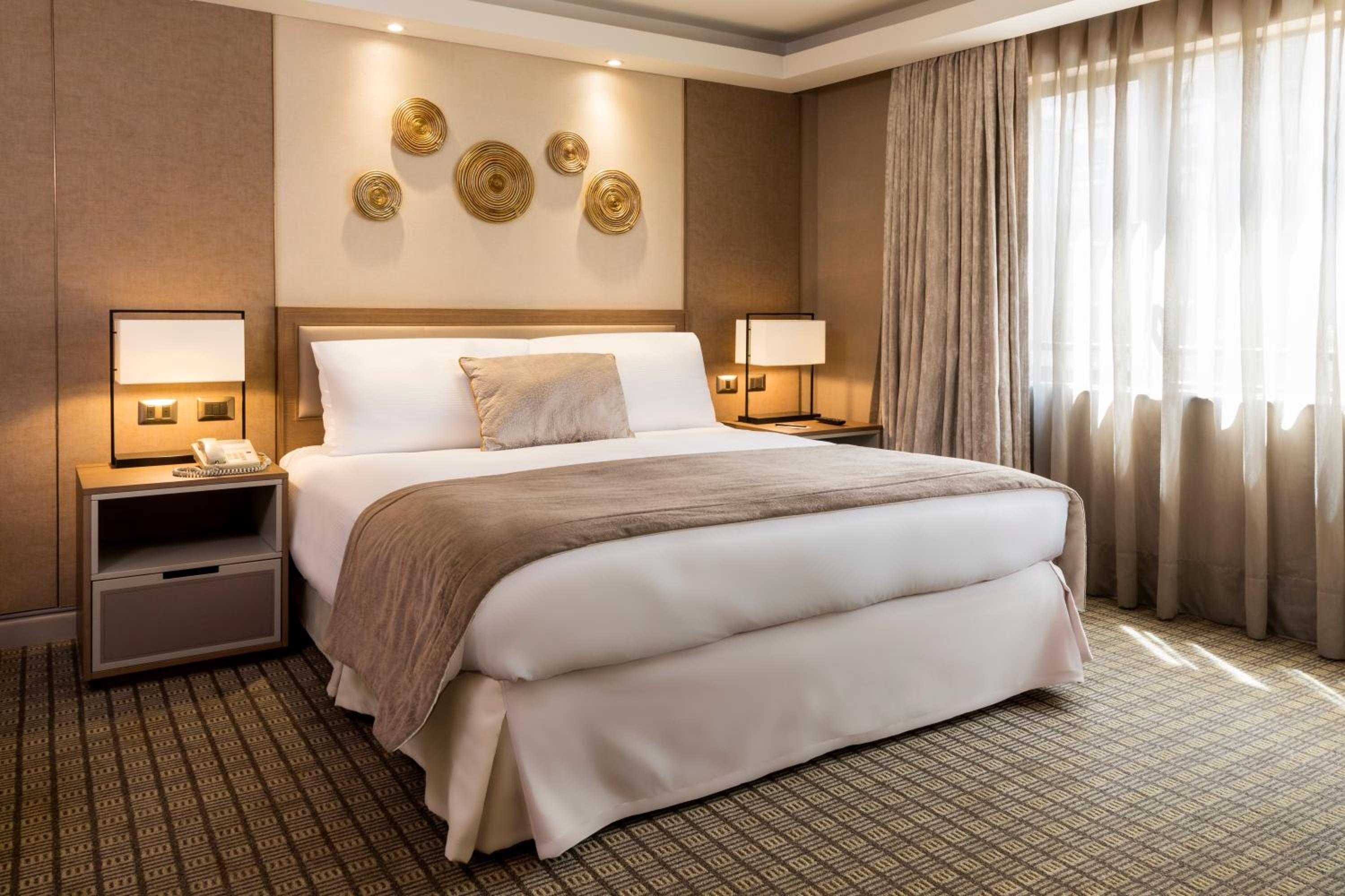 Classic King Room - Photo 10