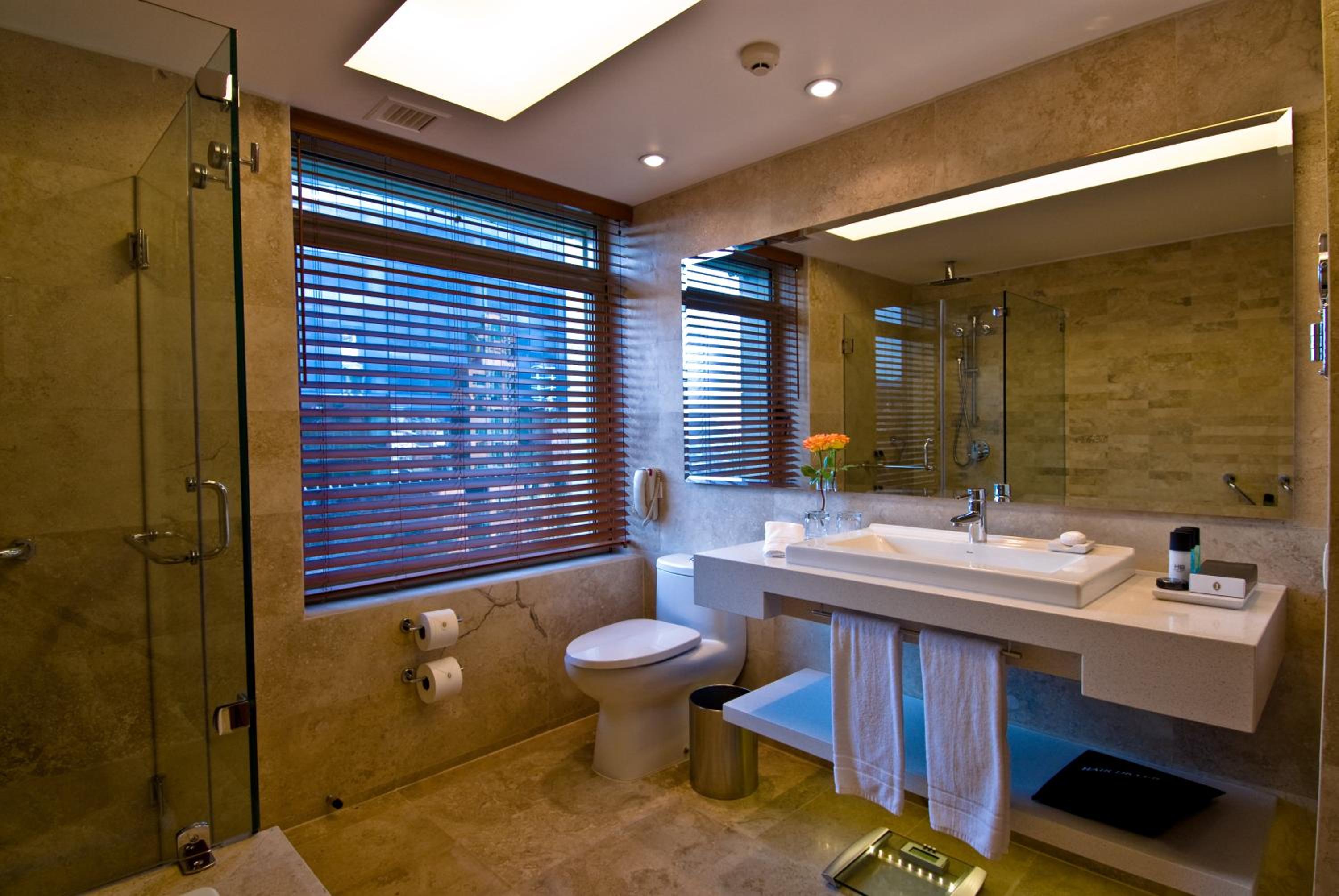 Premium King Room - Club Lounge Access - Photo 5