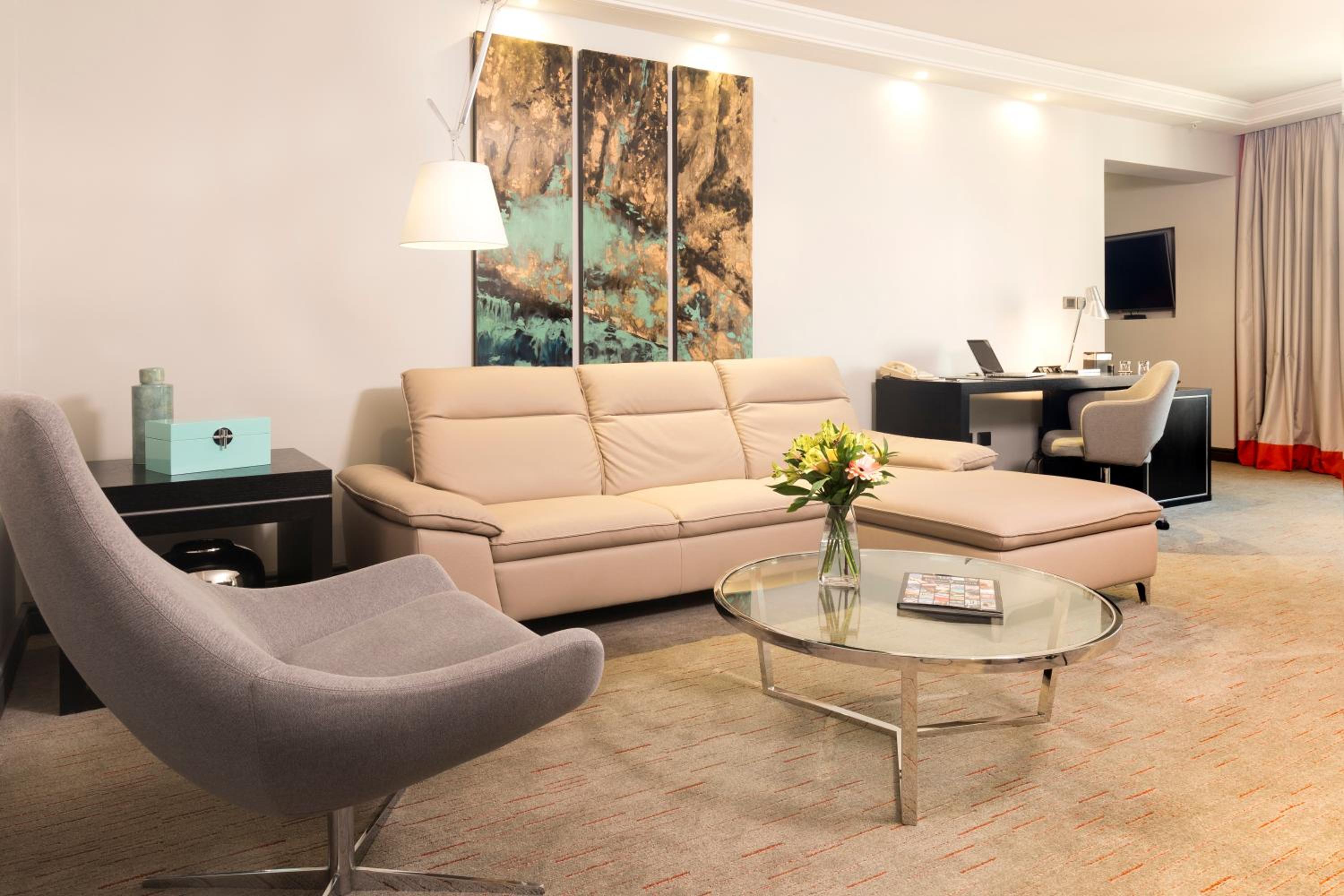 One-Bedroom Suite - Photo 1