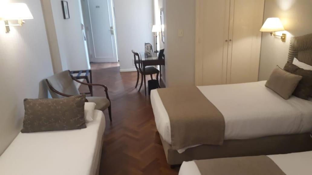 Triple Room (2 Single Beds and 1 Extra Bed) photo 2