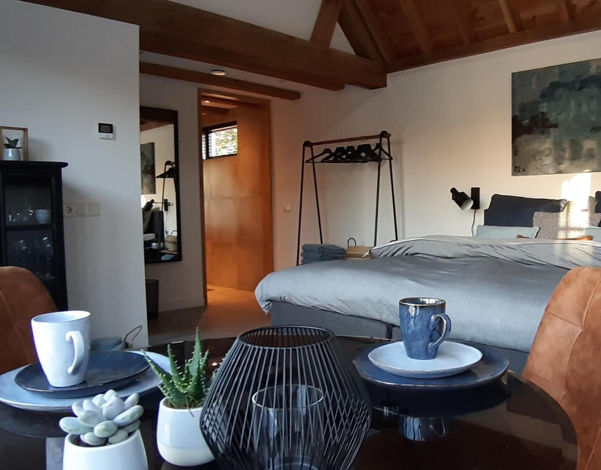 King Room with Pool View - Photo 11