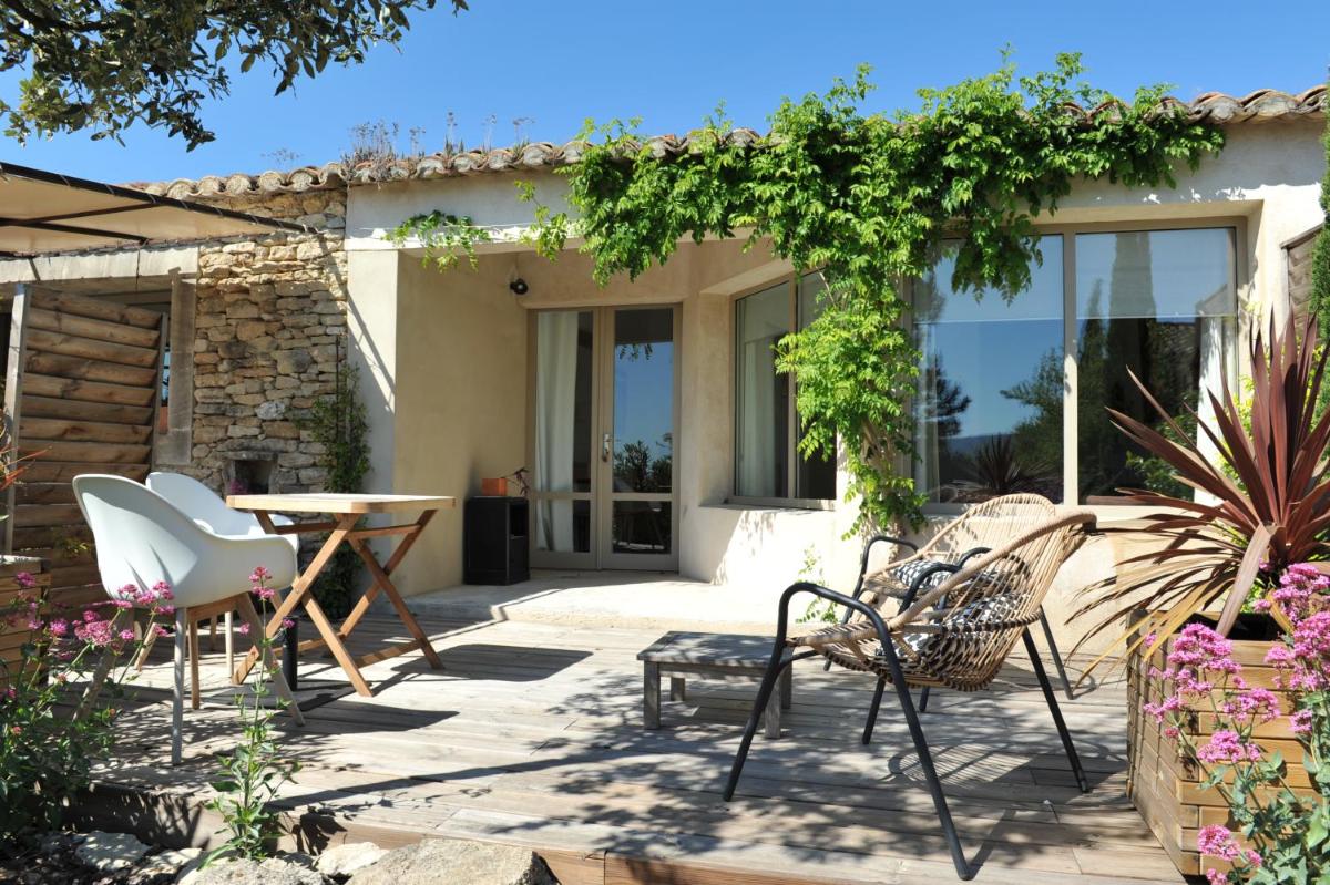 Double Room with Pool View photo 3