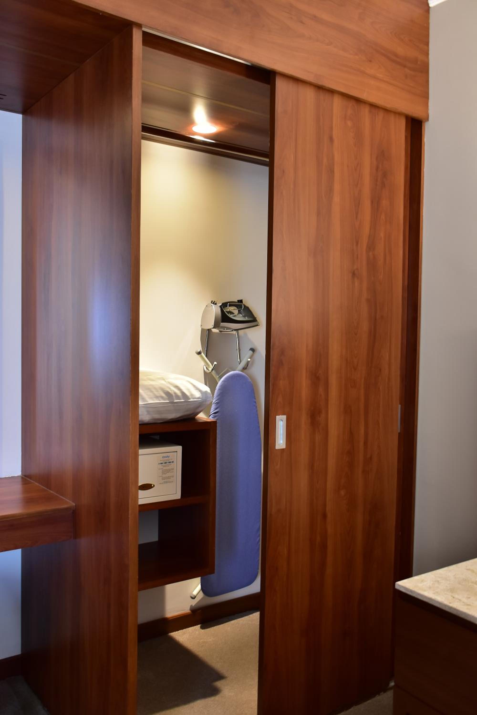 Deluxe King Suite - Photo 3