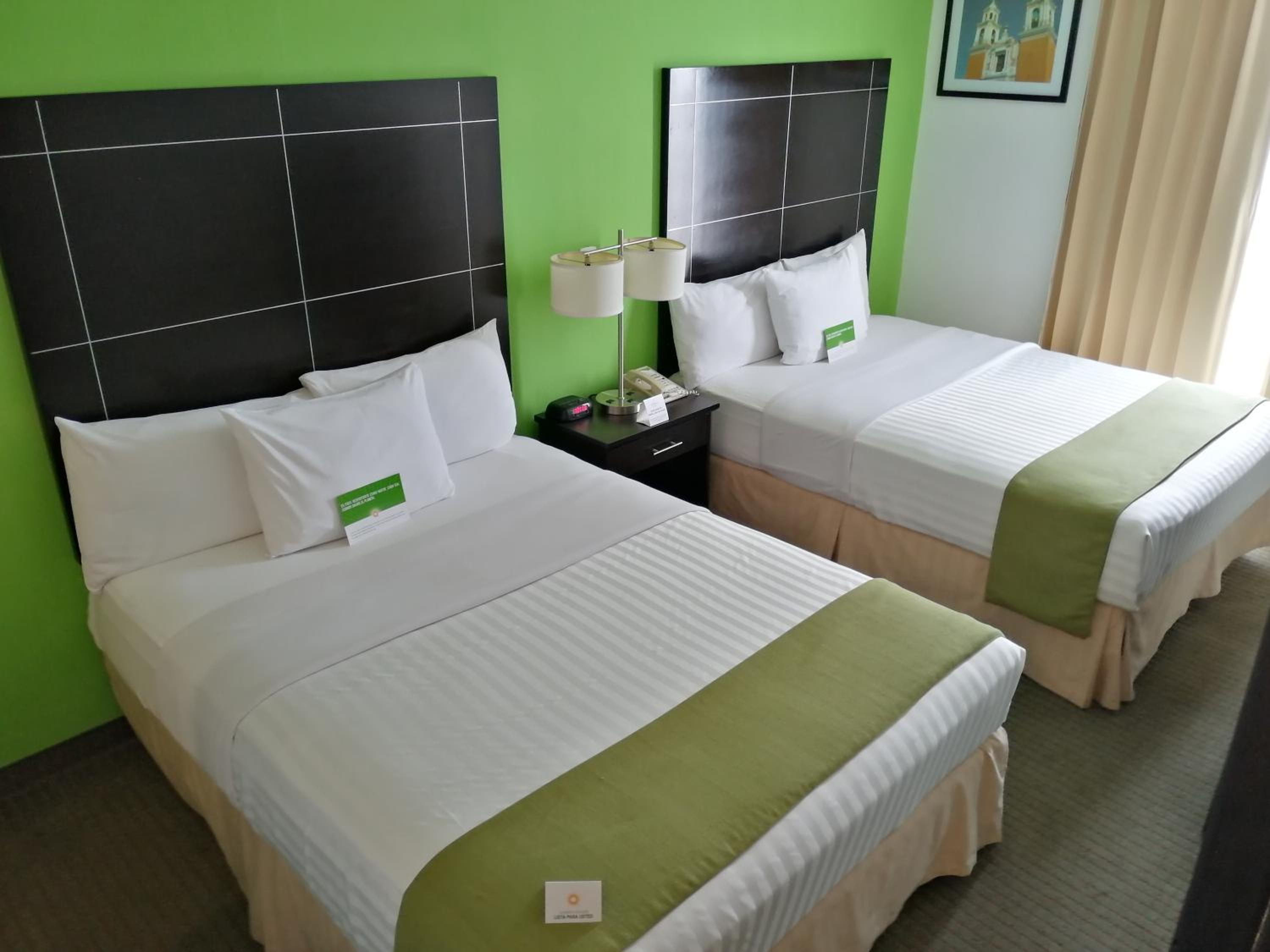 Deluxe Family Suite - Non-Smoking - Photo 6