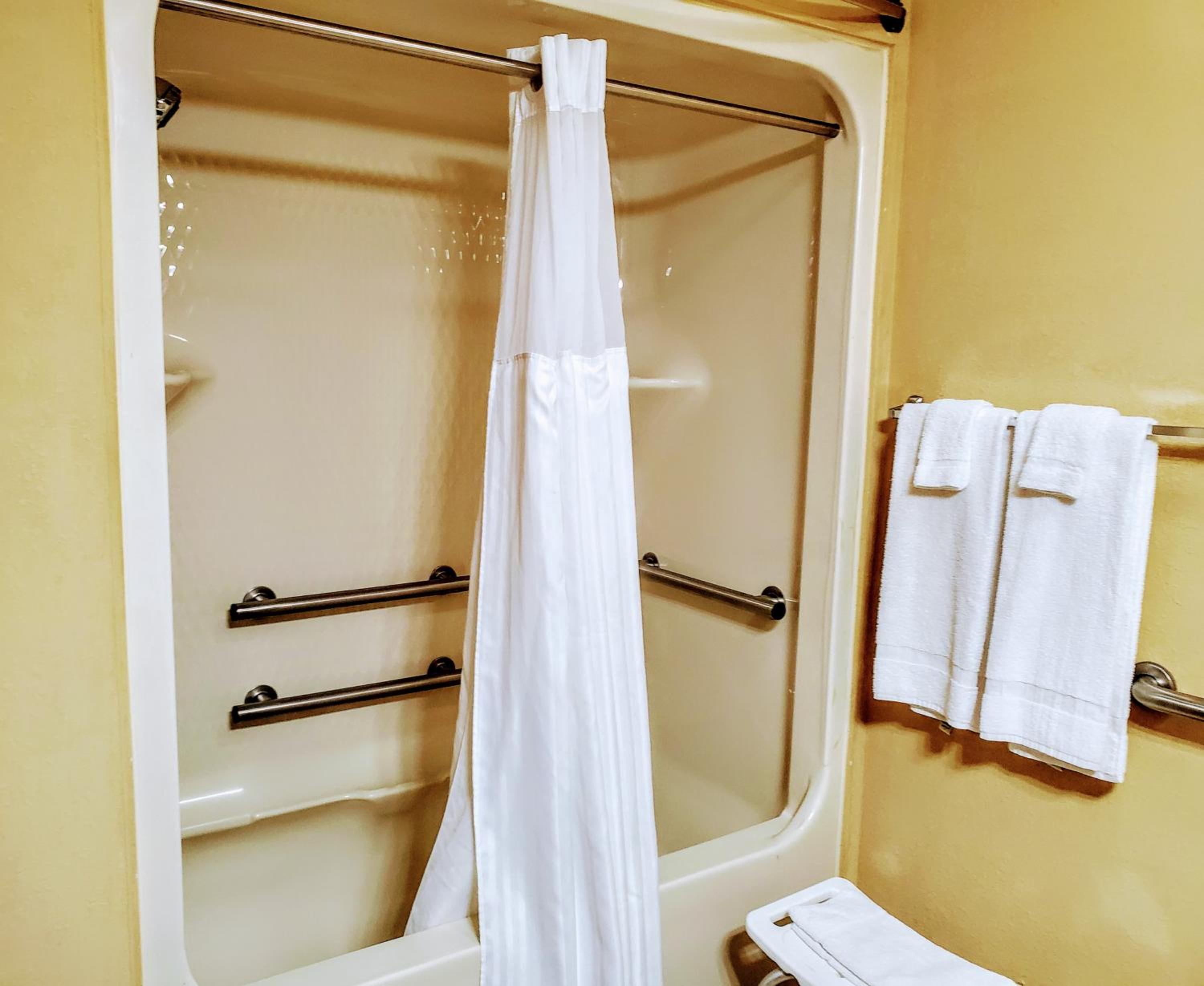 Queen Room - Photo 10