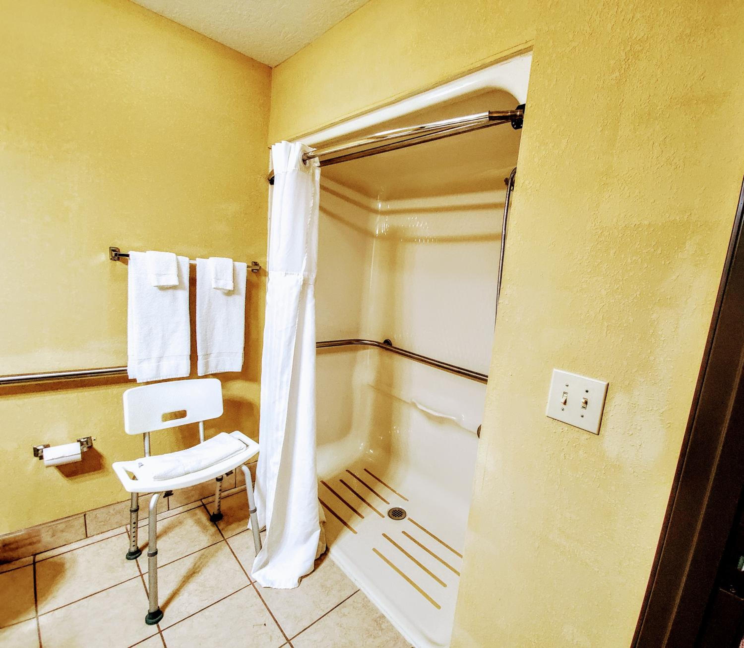 Queen Room - Photo 7
