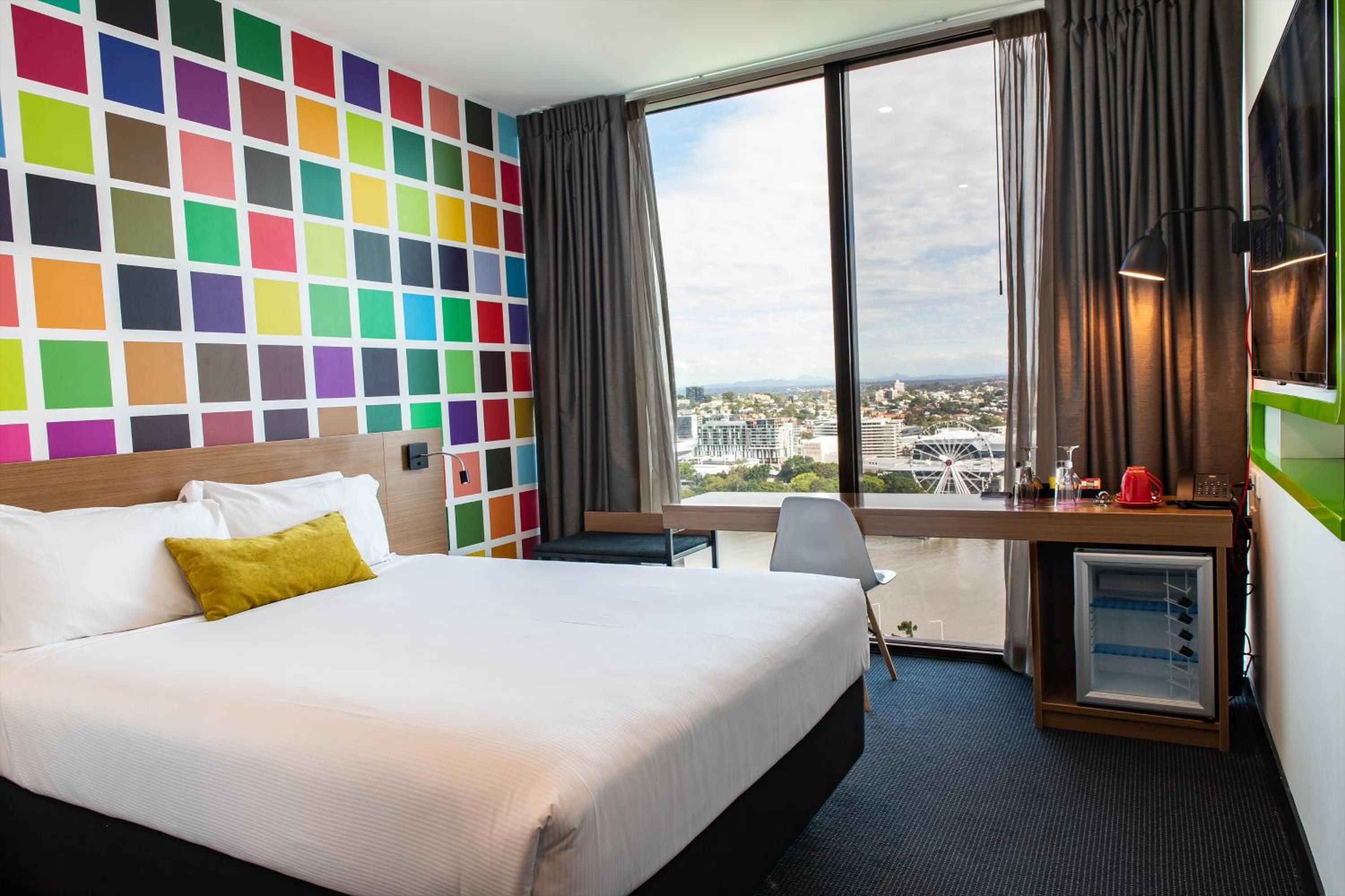Superior King Room with River View