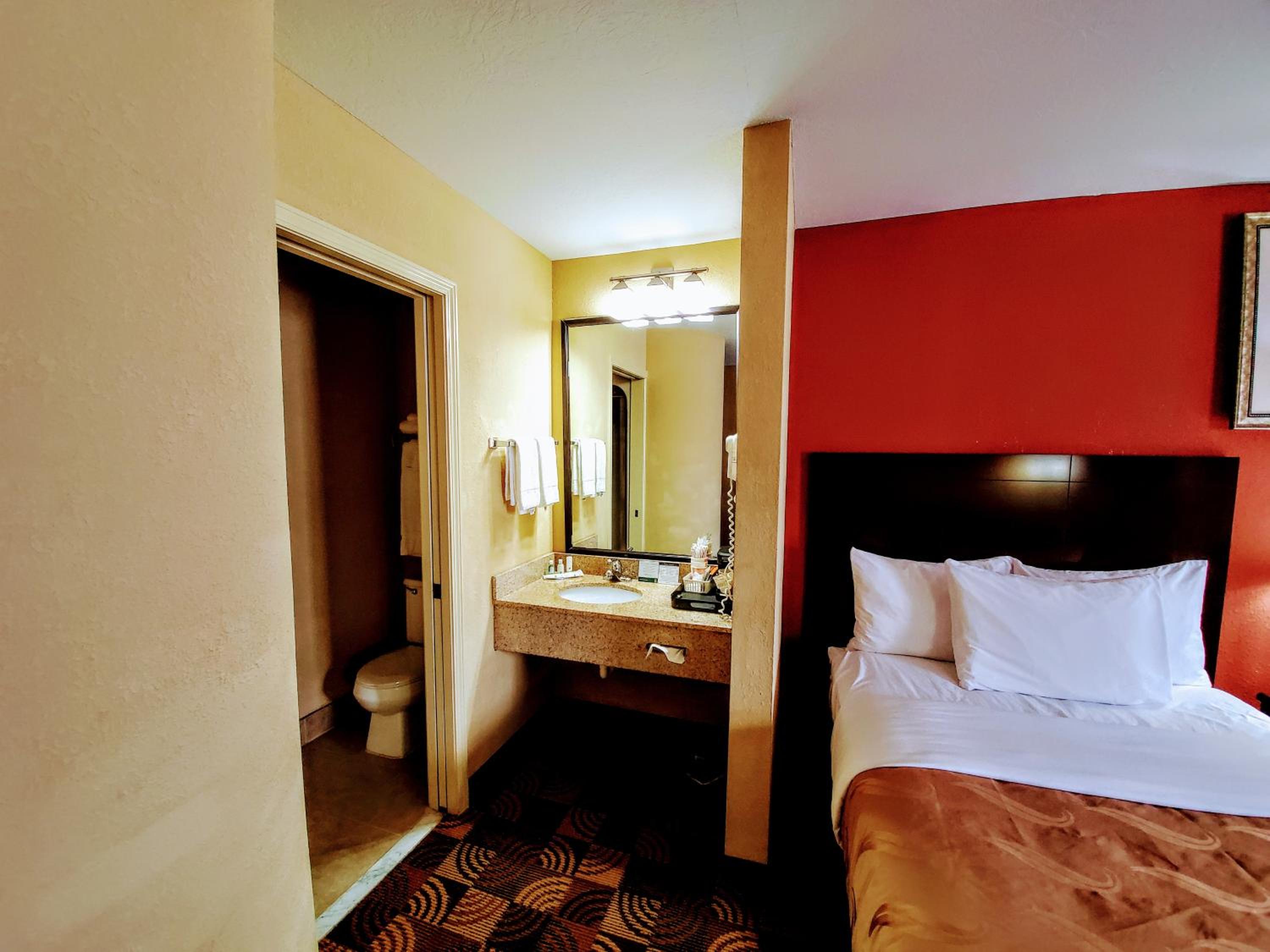 King Room - Non Smoking - Photo 3
