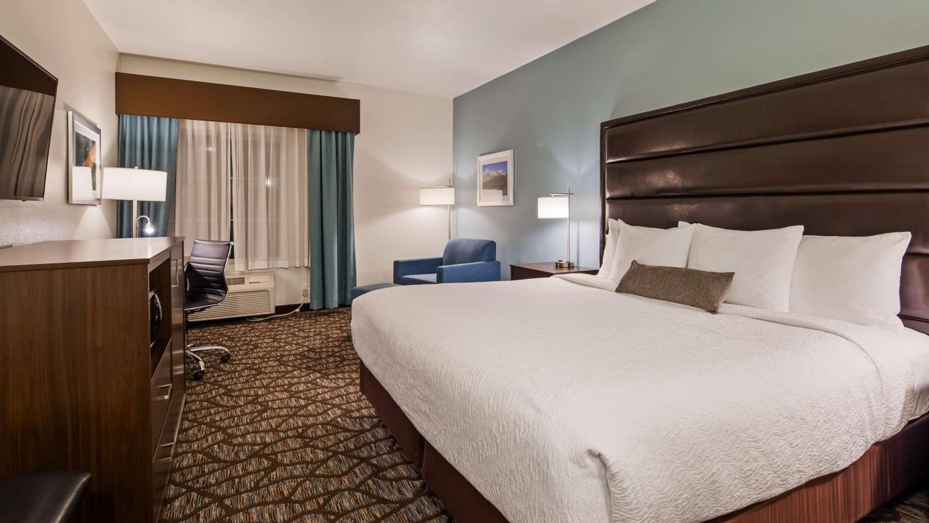 King Room with Bath Tub - Disability Access/Pet Friendly - Photo 2