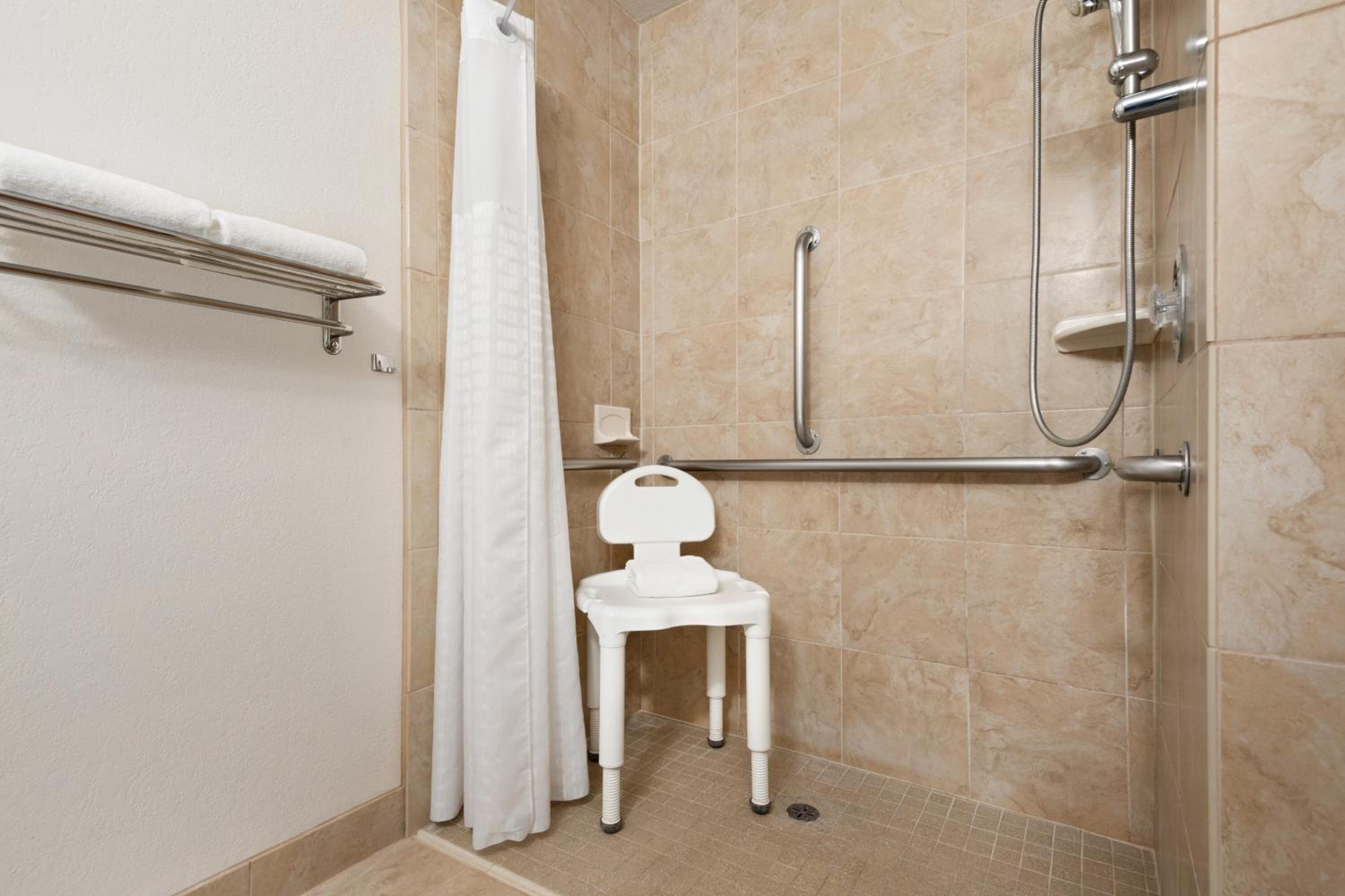 Queen Room - Mobility Access/Non-Smoking - Photo 3
