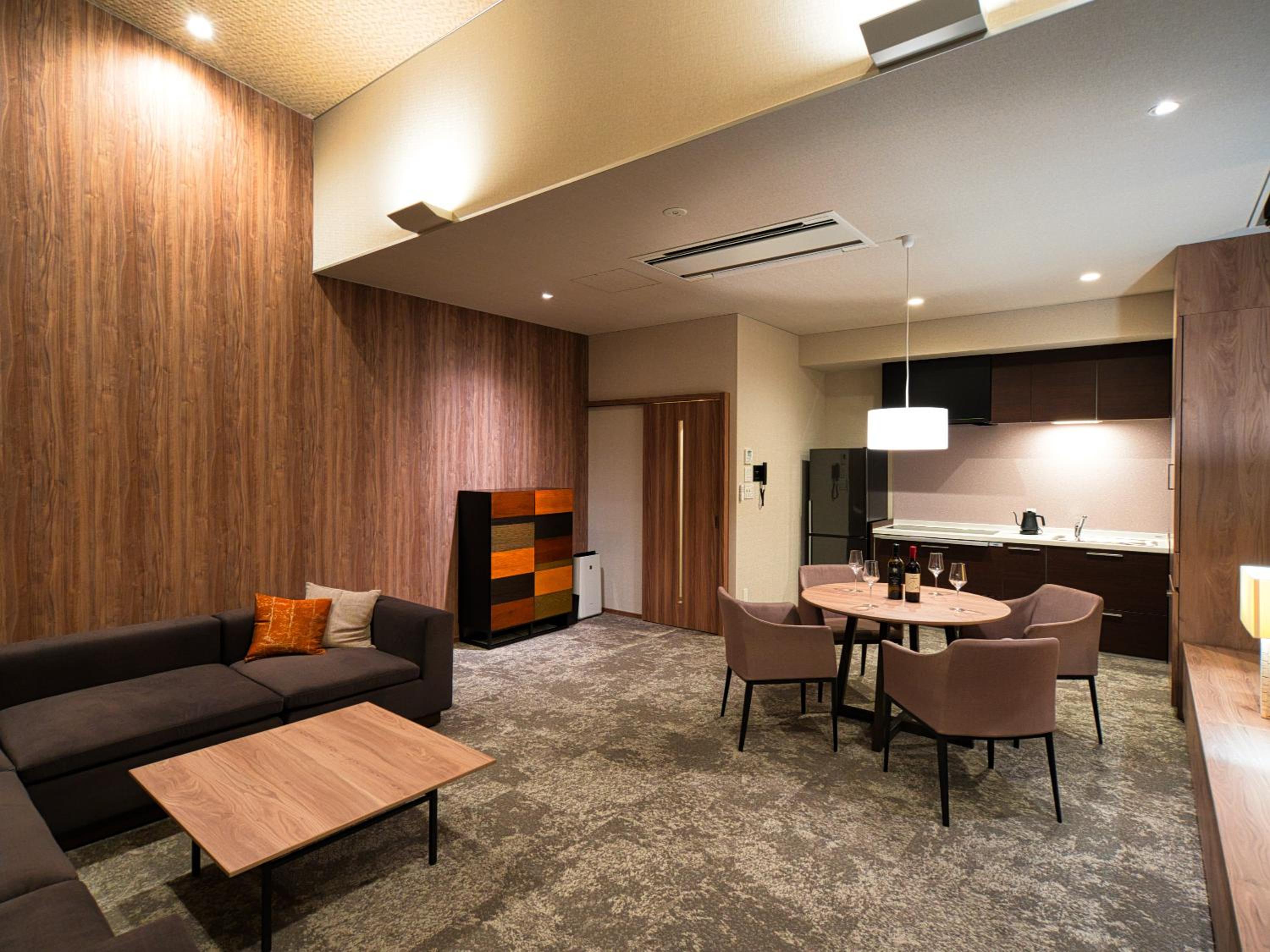 Suite - Photo 14