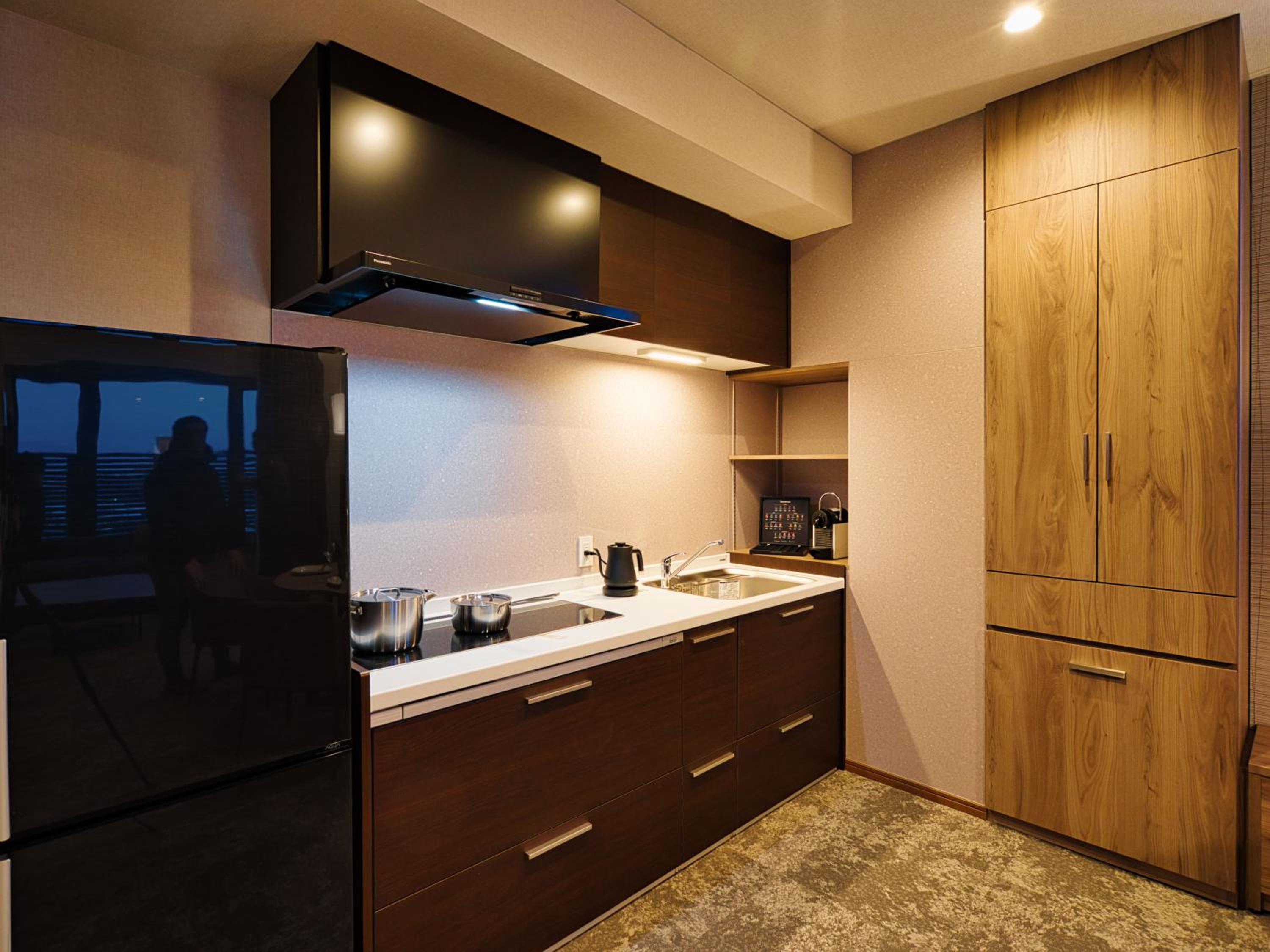 Suite - Photo 22