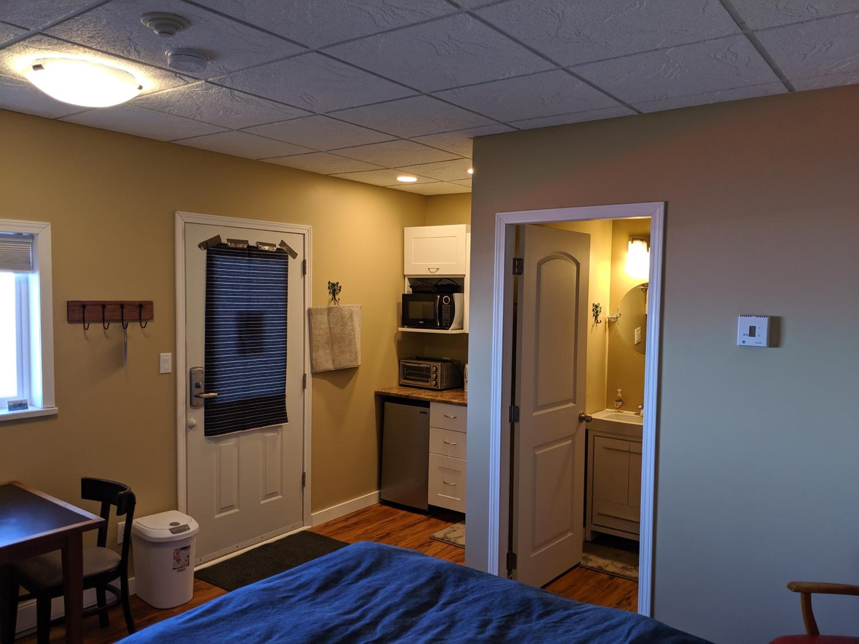 Deluxe Double Room with Side Sea View