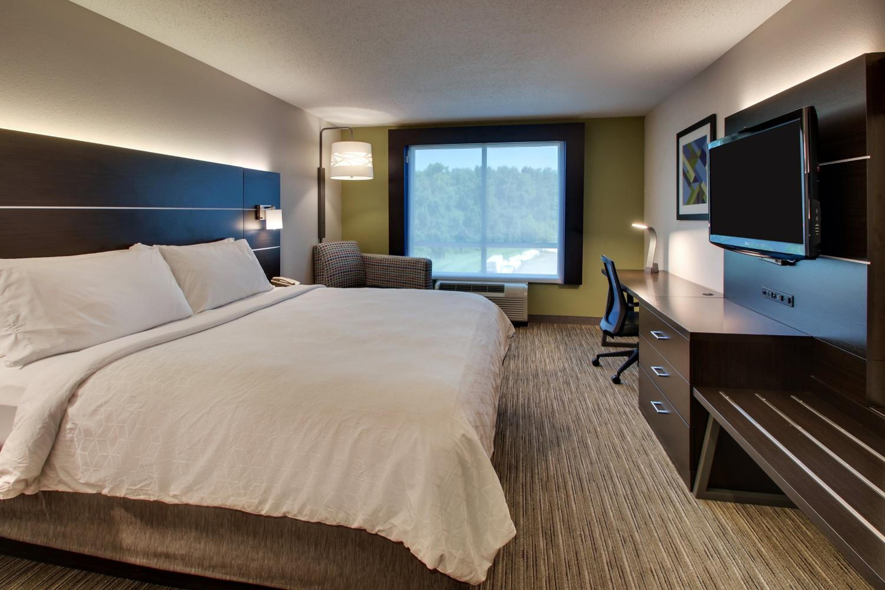 Standard King Room - Photo 4