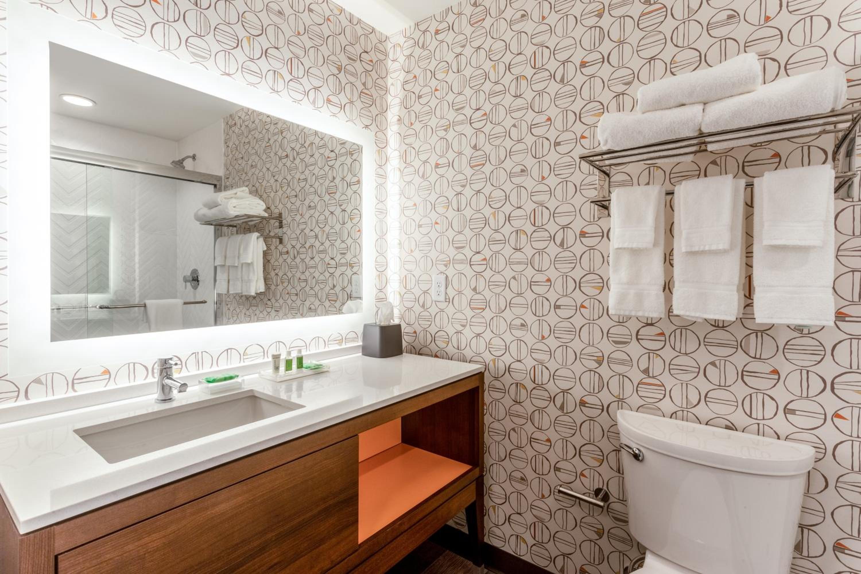 Premium King Room - Photo 4