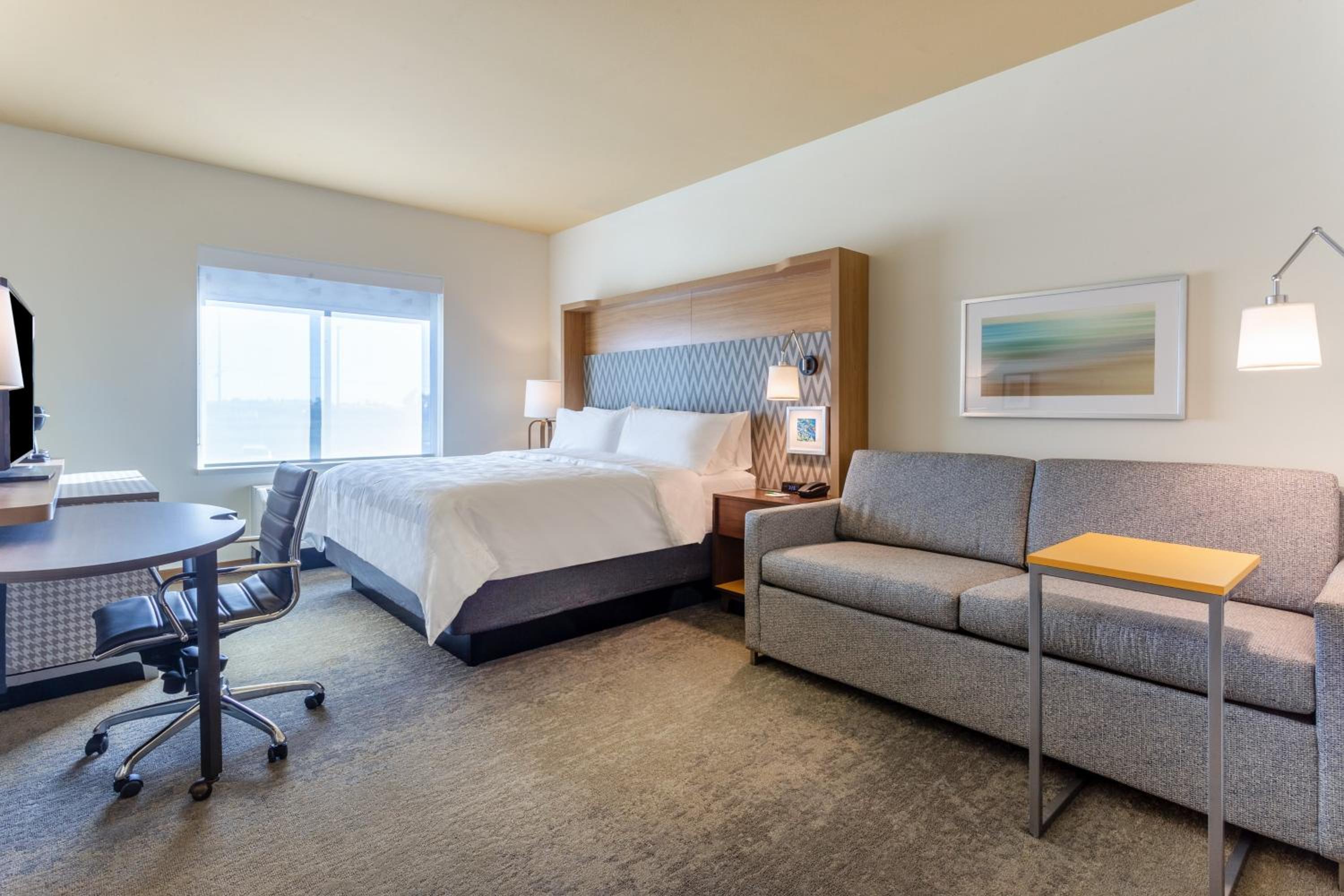 Premium King Room - Photo 3