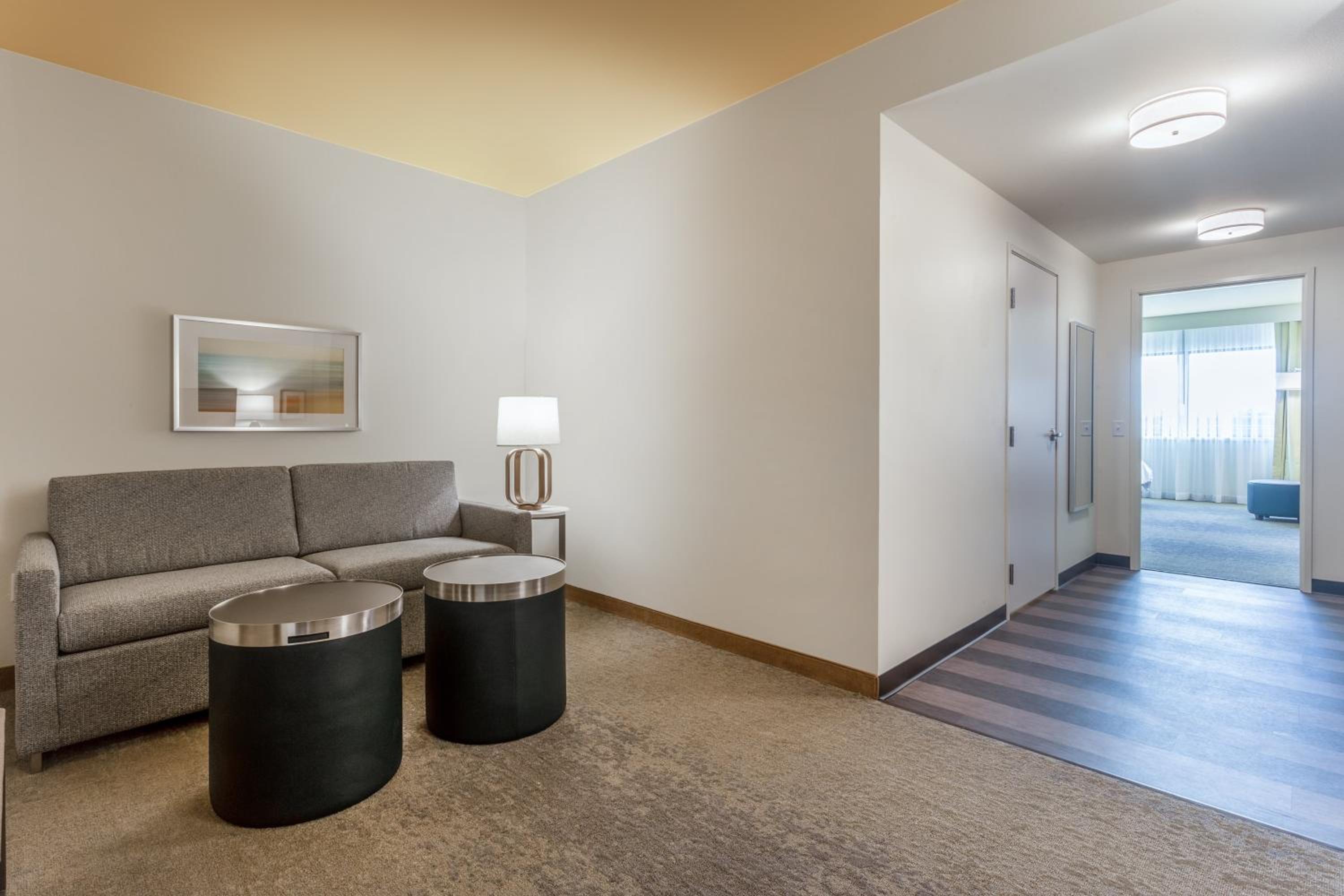 Queen Suite with Two Queen Beds - Photo 5