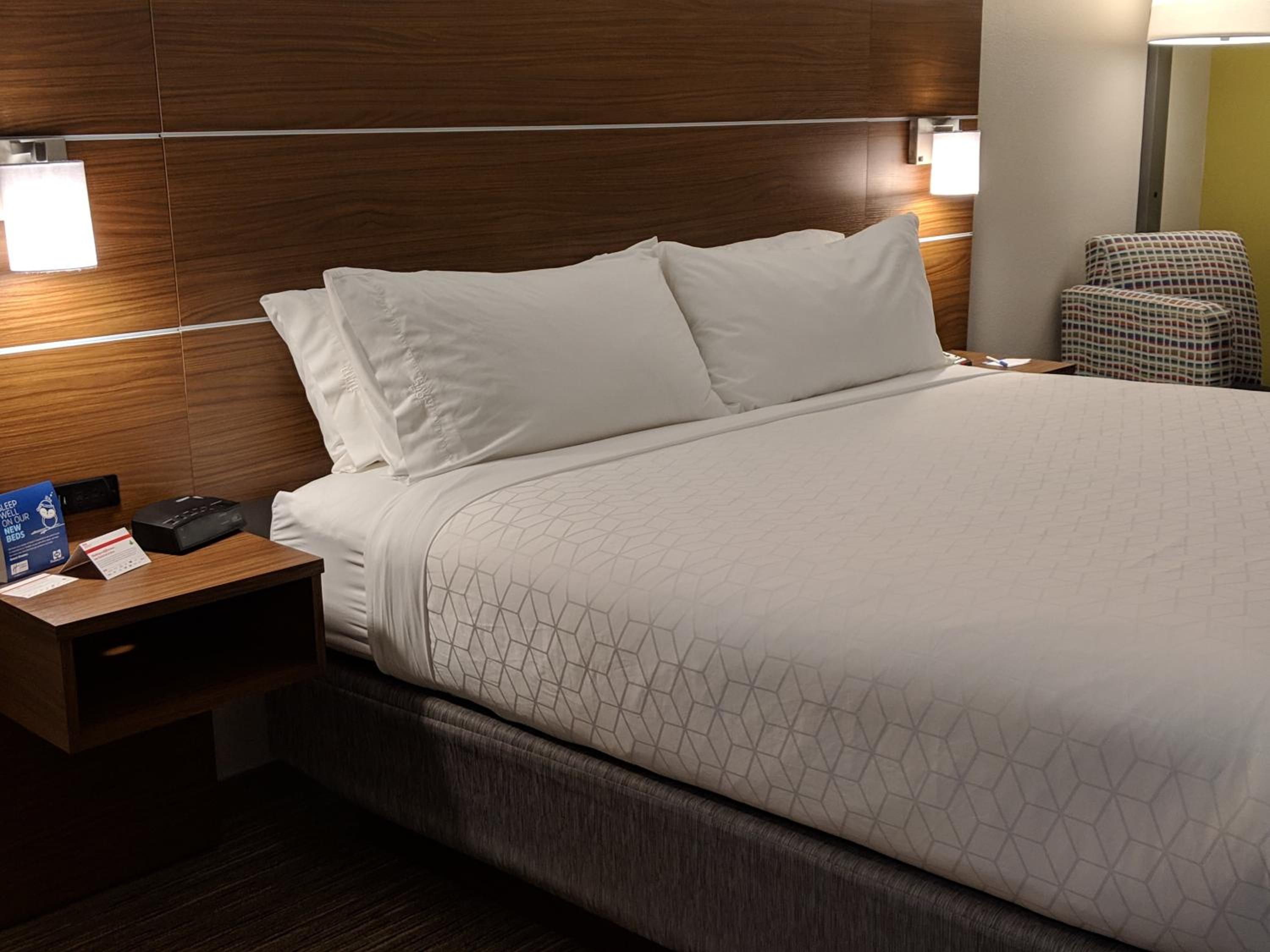Standard King Room with Extra Space - Photo 3