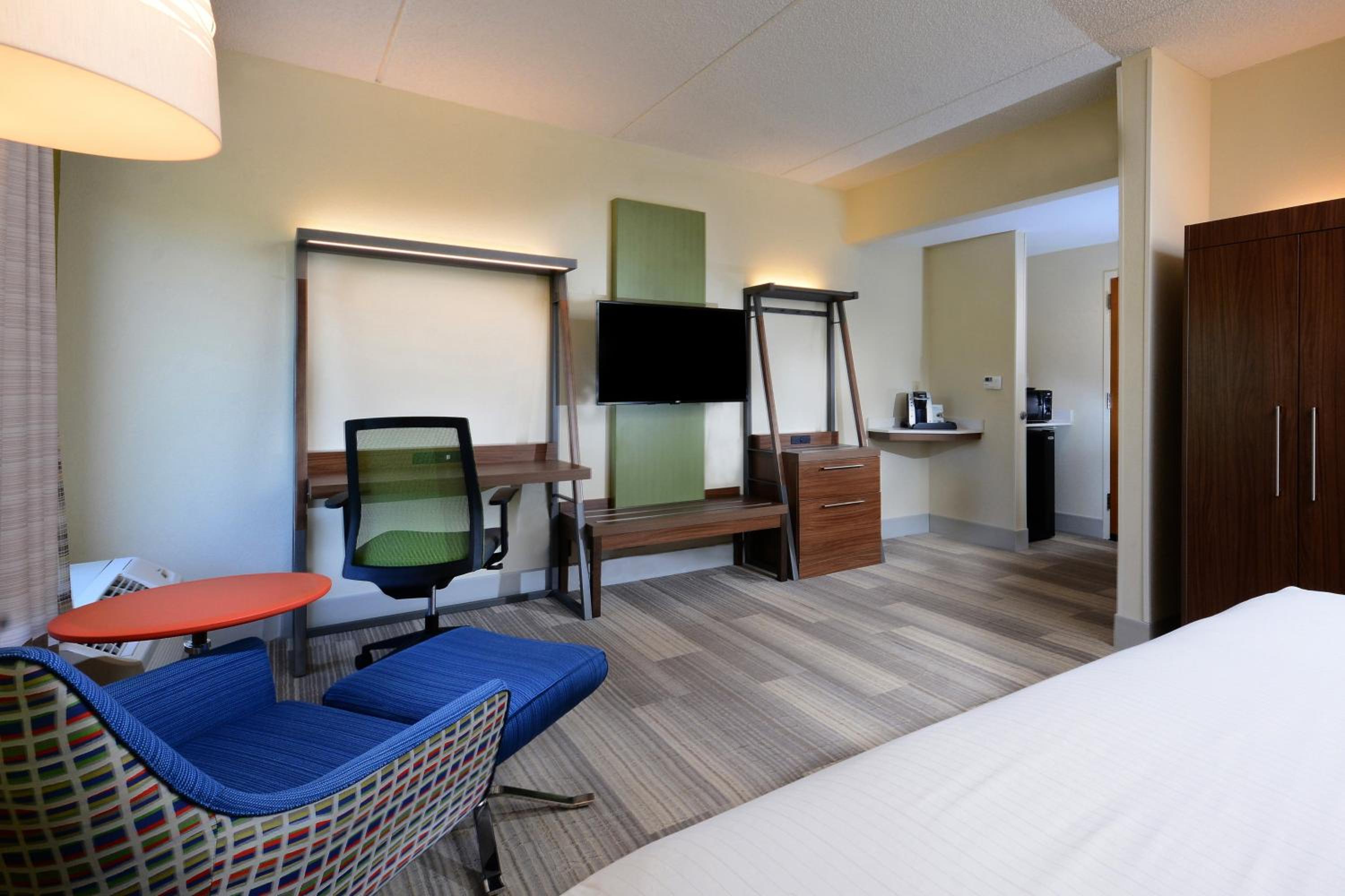 Standard King Room - Photo 4