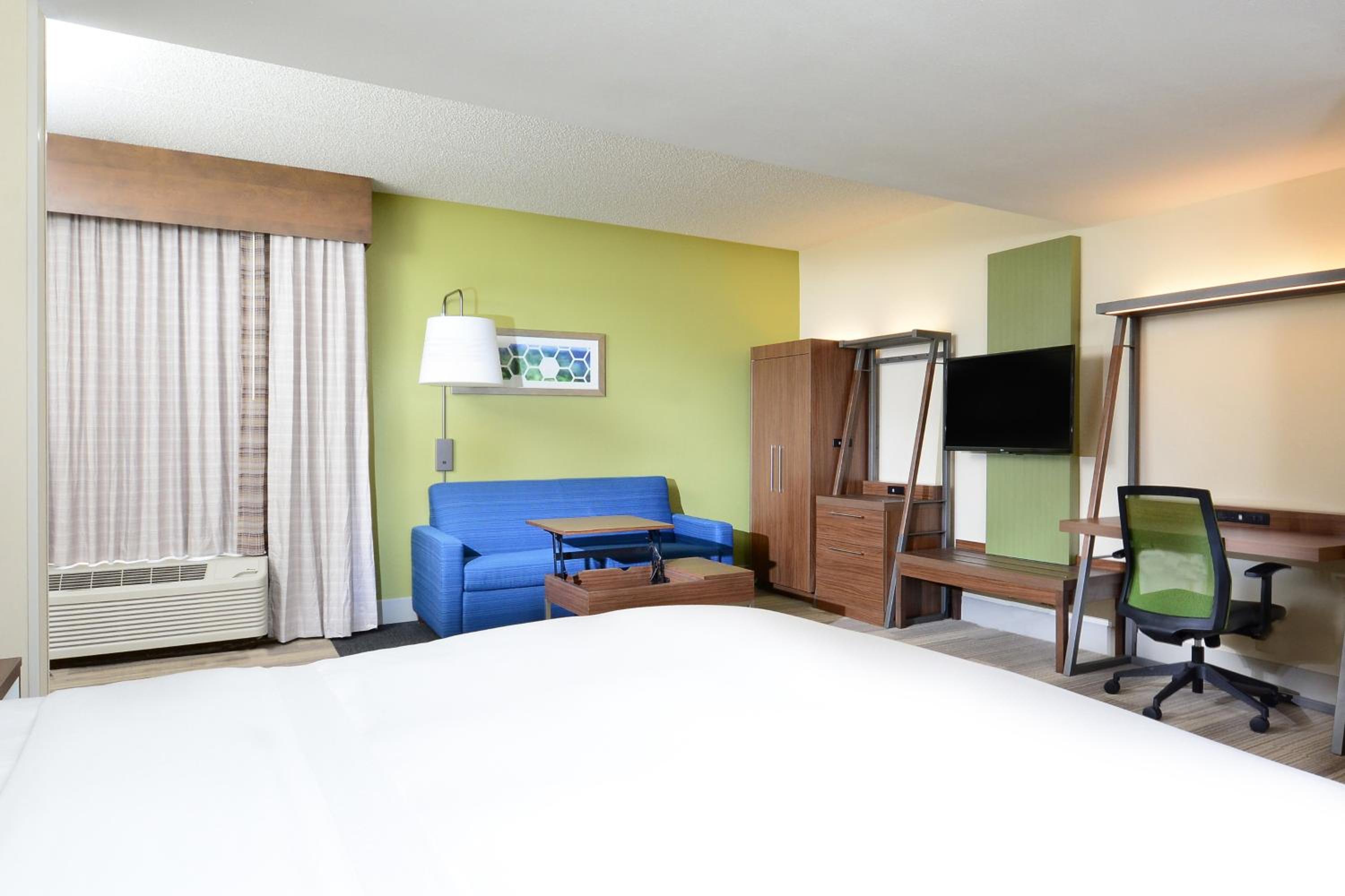 King Suite - Hearing Accessible/Non-Smoking - Photo 11