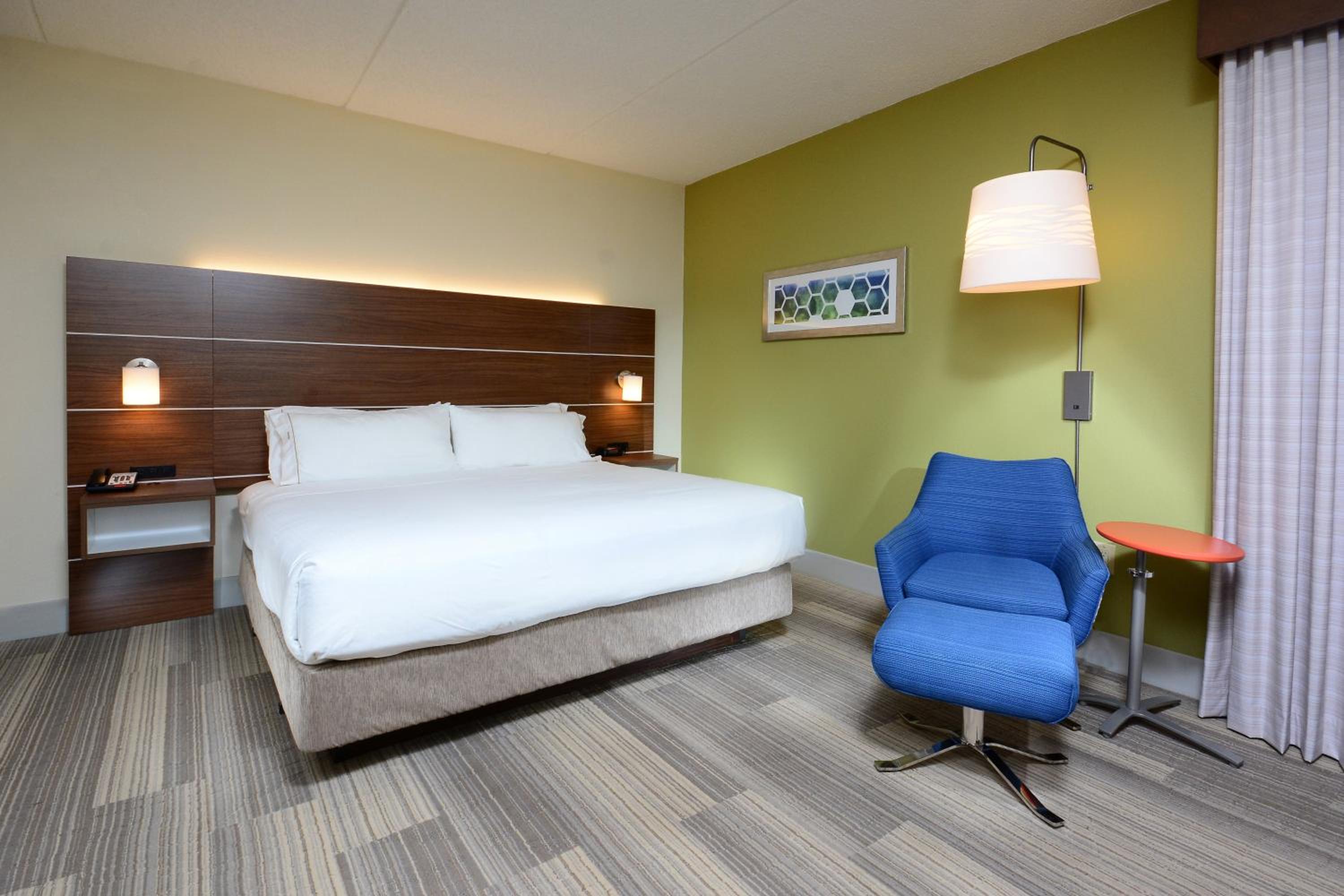 Standard King Room - Photo 5