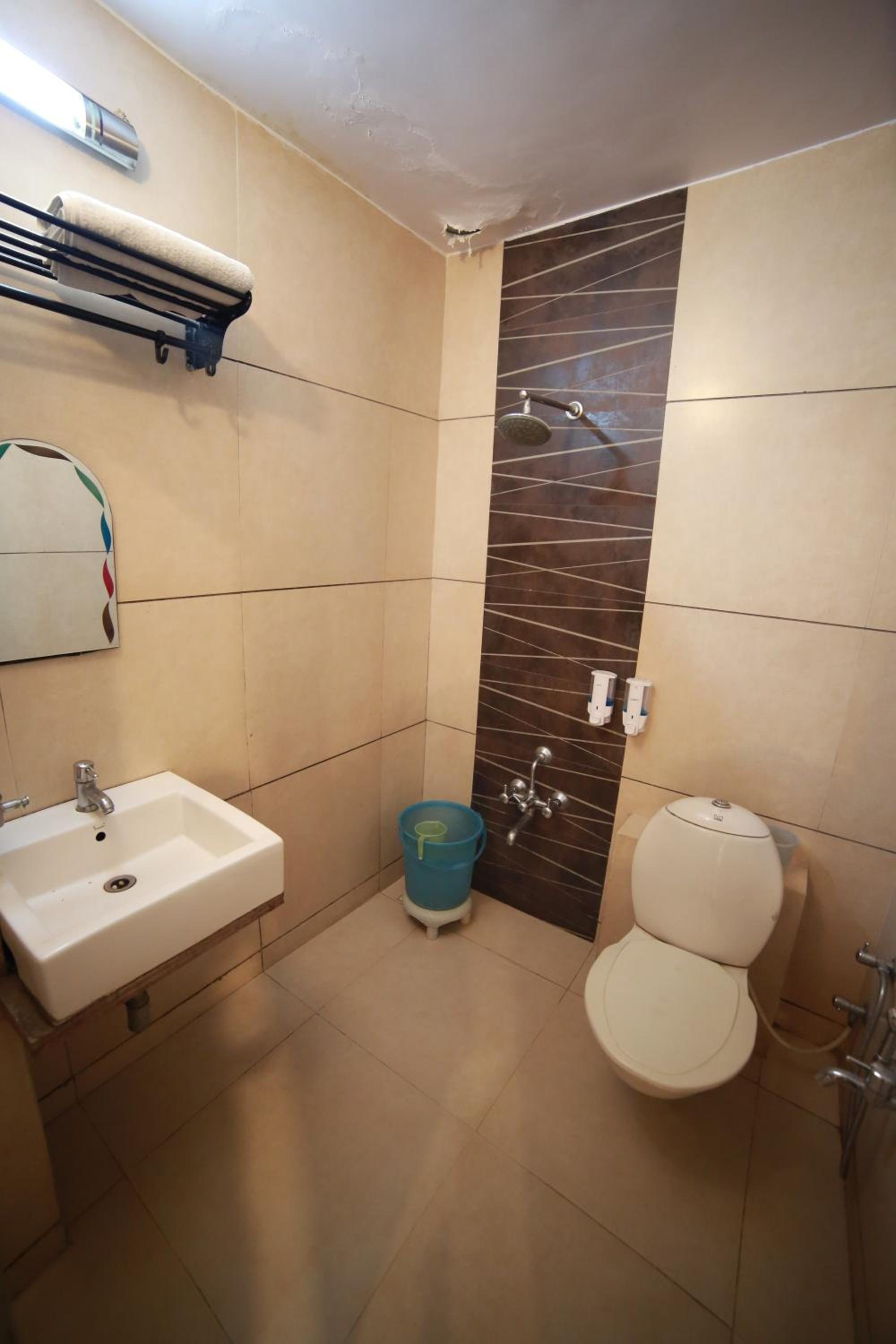 Deluxe Ac Room - Photo 9