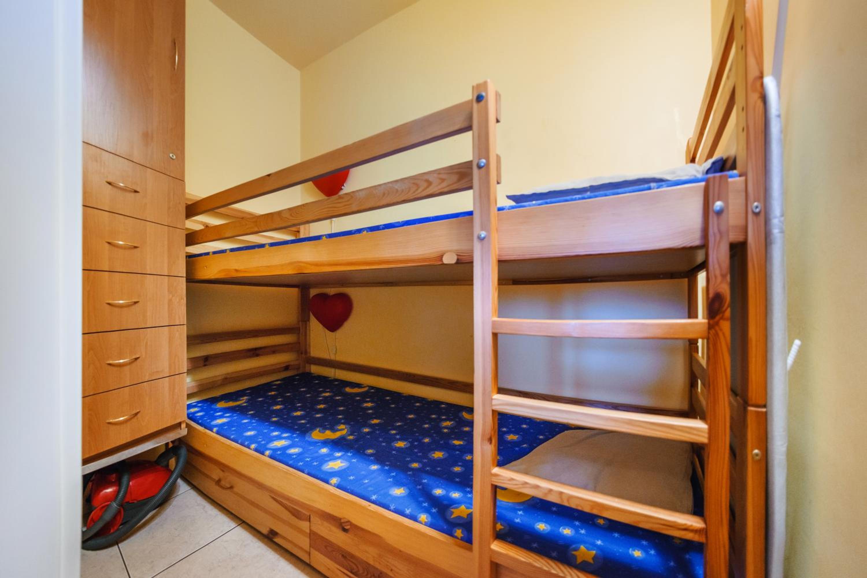 One-Bedroom Apartment - Photo 2