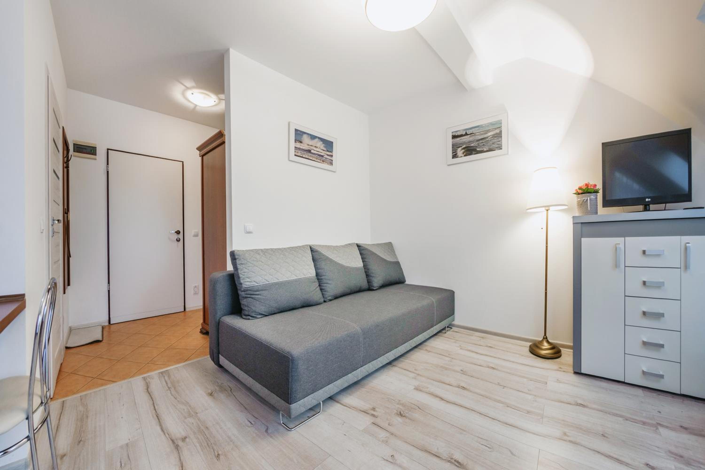 One-Bedroom Apartment photo 1