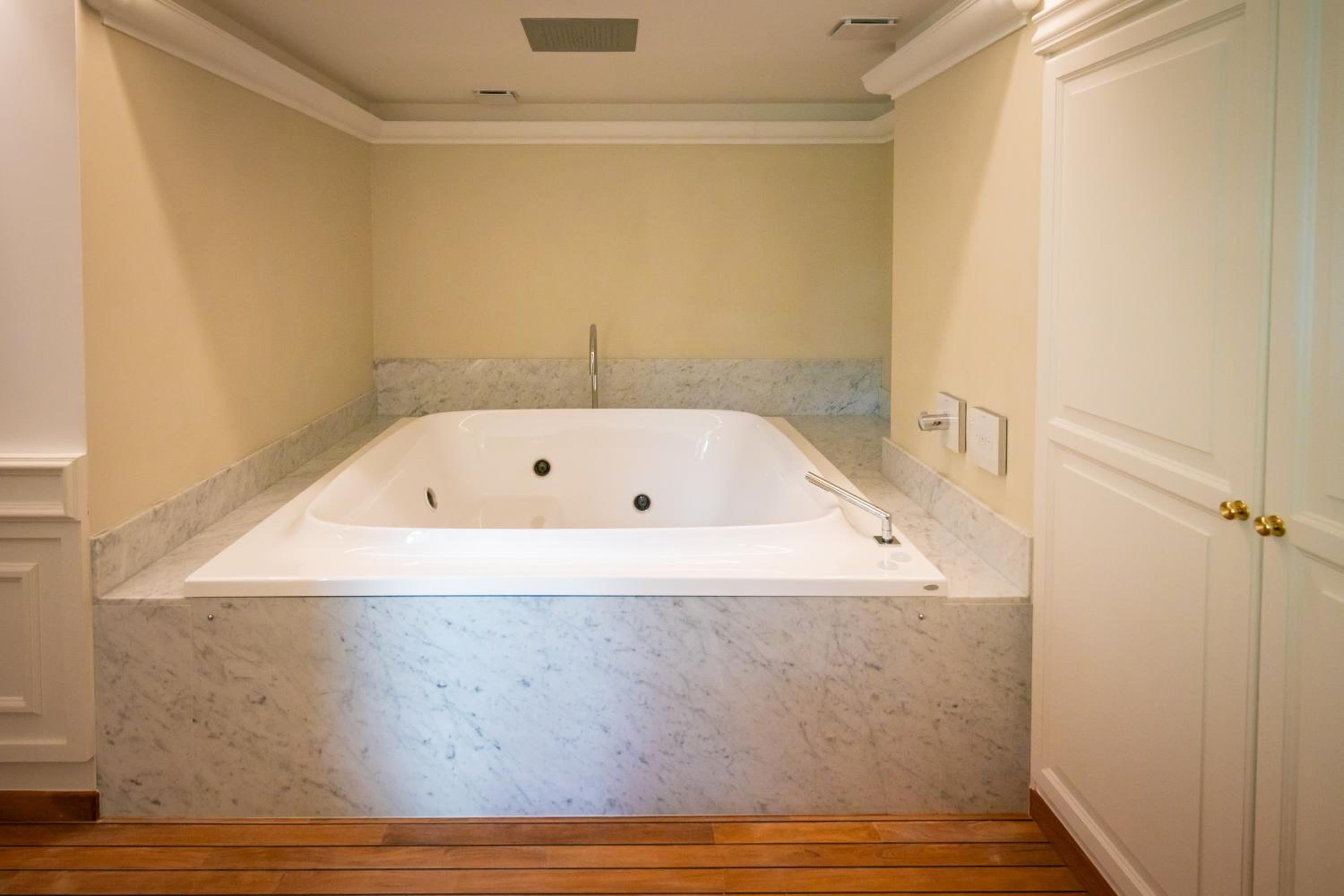 Suite with Spa Bath