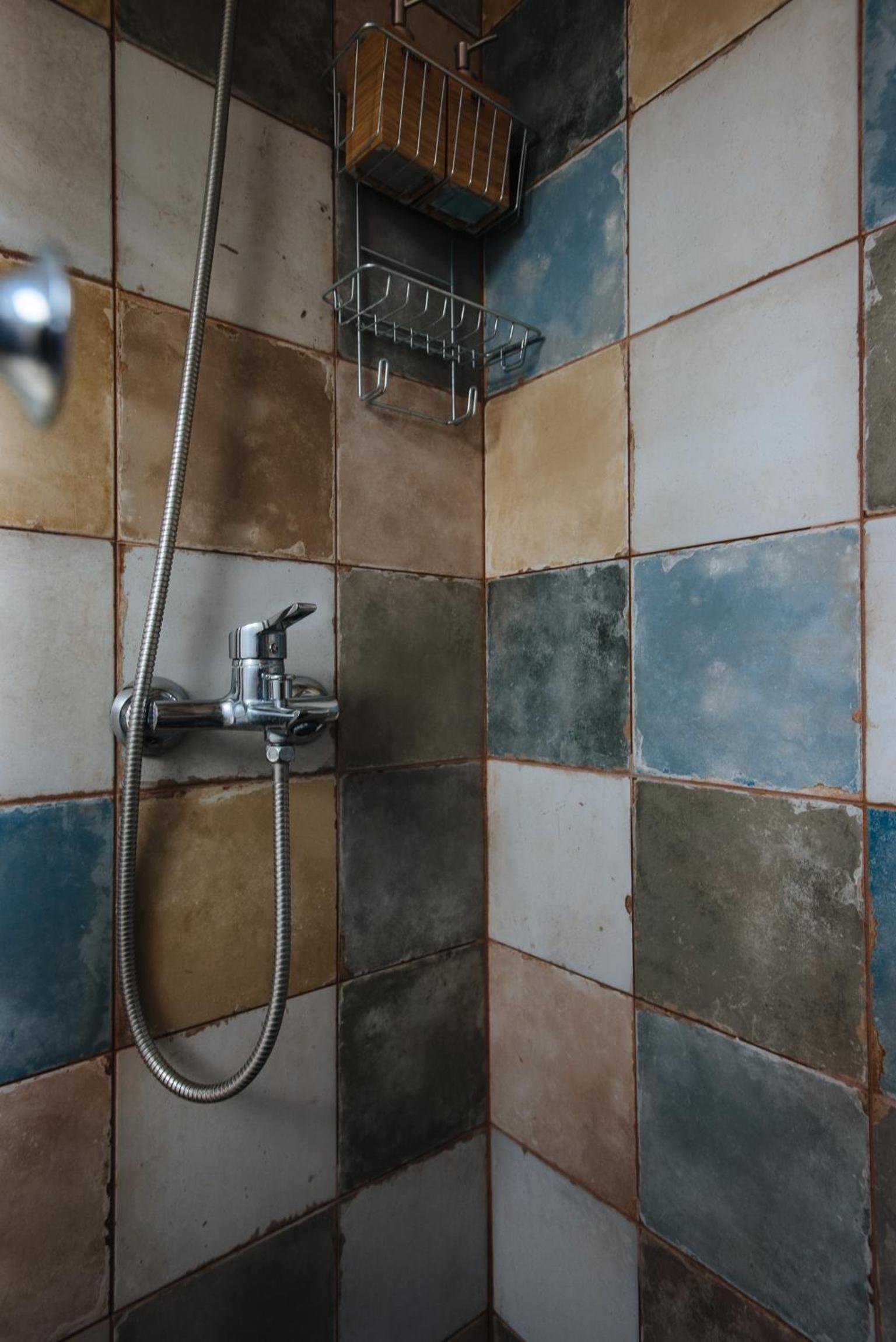 Double Room with Private Bathroom - Photo 2