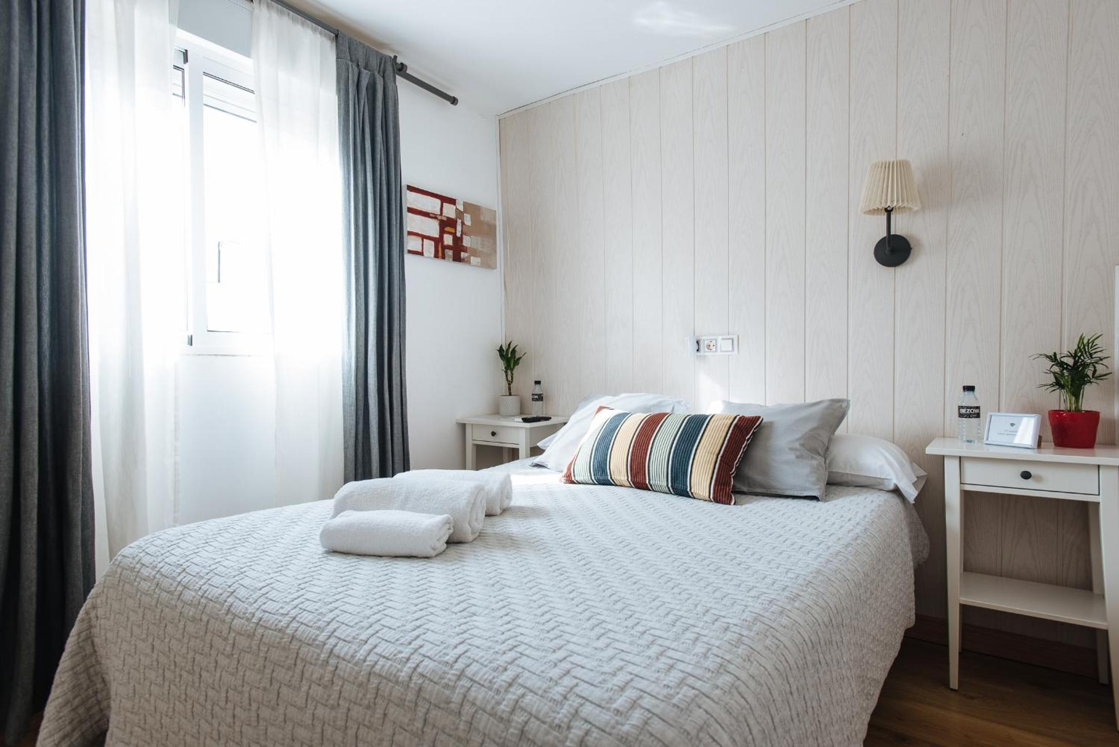 Double Room with Private Bathroom - Photo 1