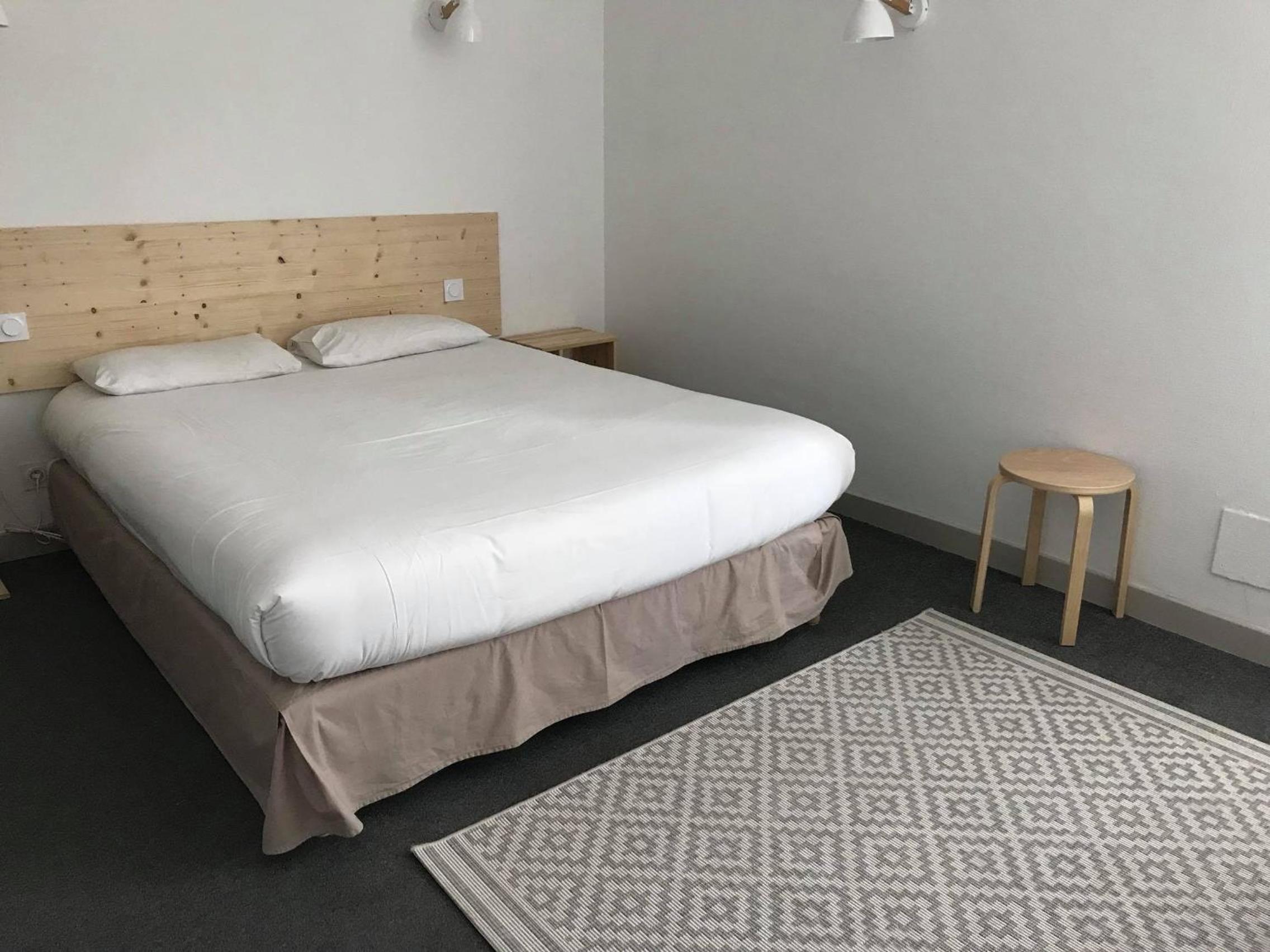 Double Room (No air-conditioning) photo 2