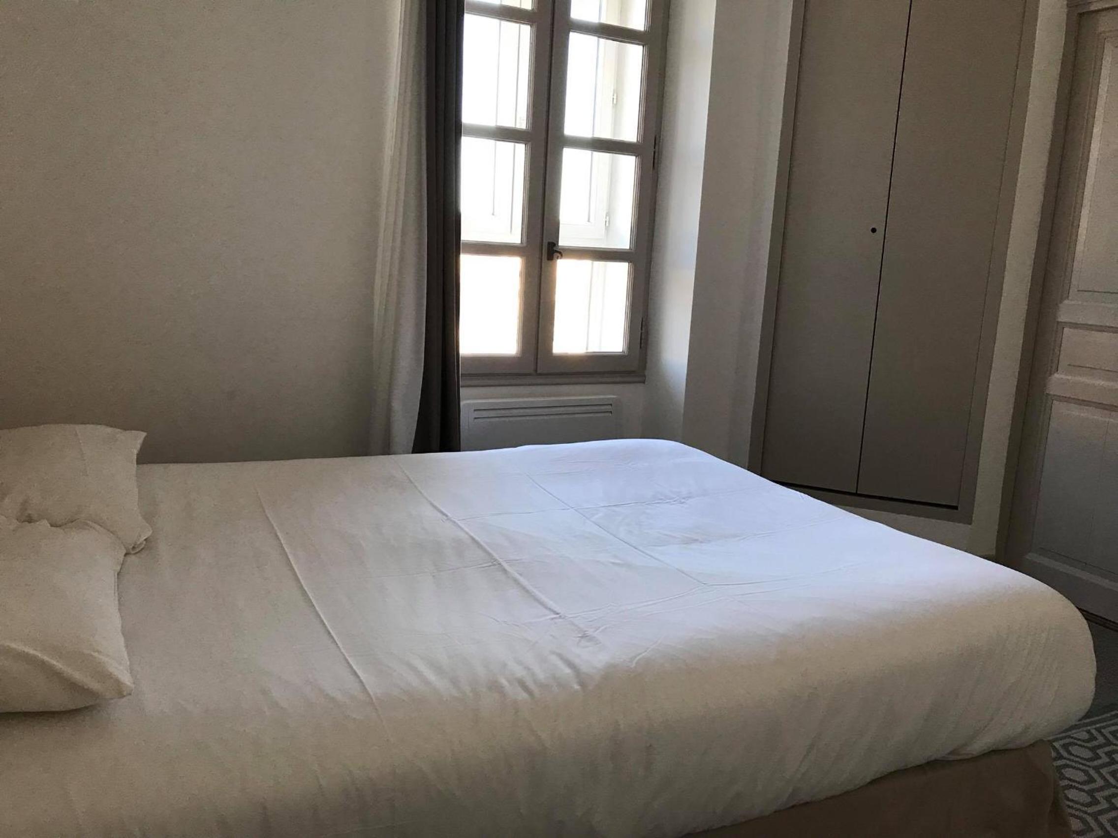 Double Room (No air-conditioning)