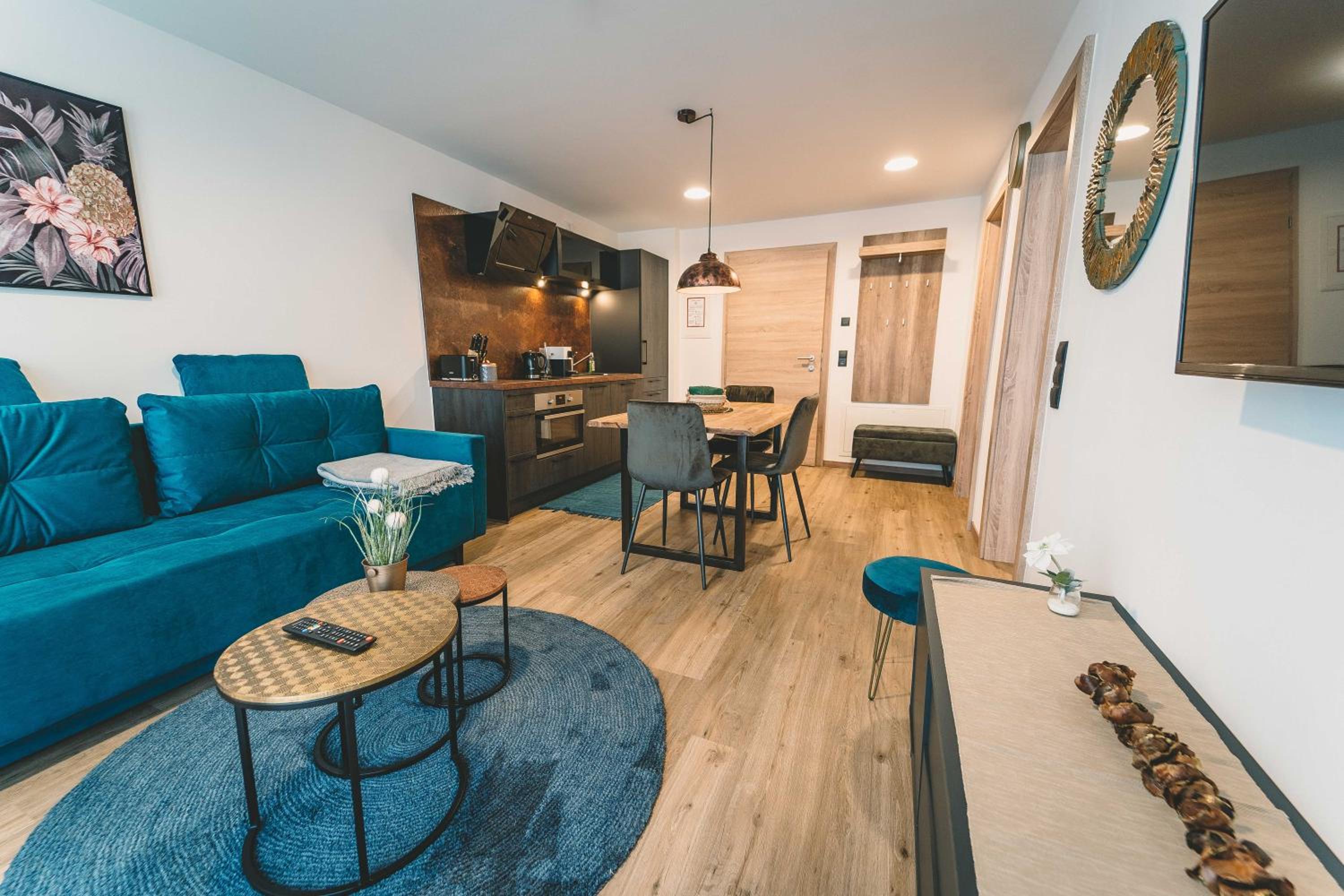 Panorama Apartment with Balcony and Mountain View