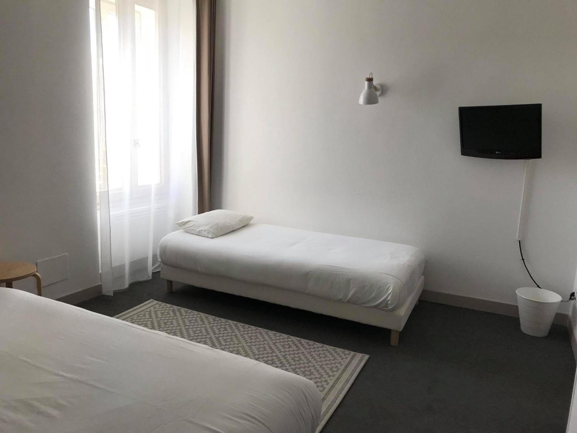 Triple Room (No air-conditioning) photo 3