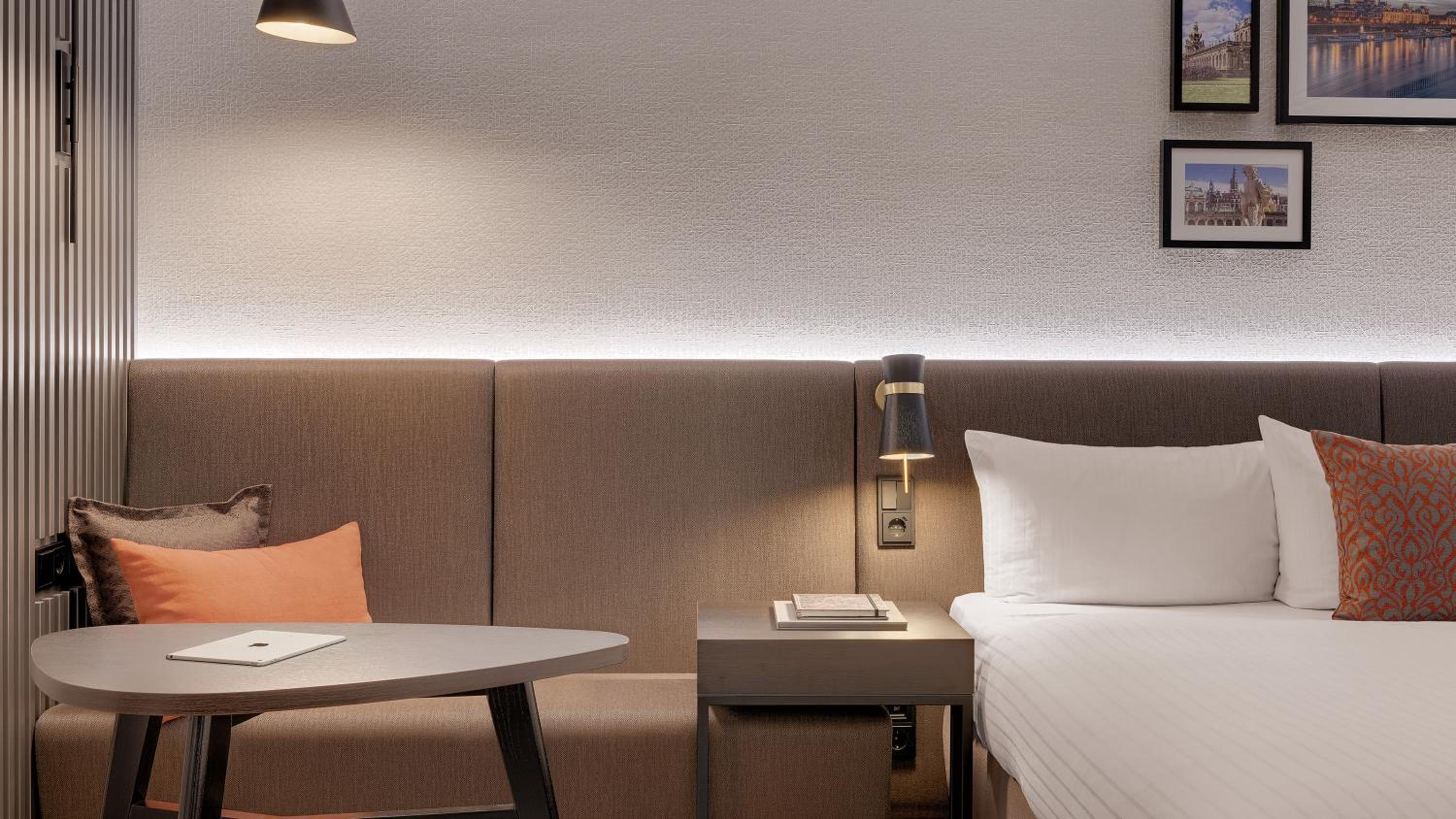 Bellevue Room - Photo 1